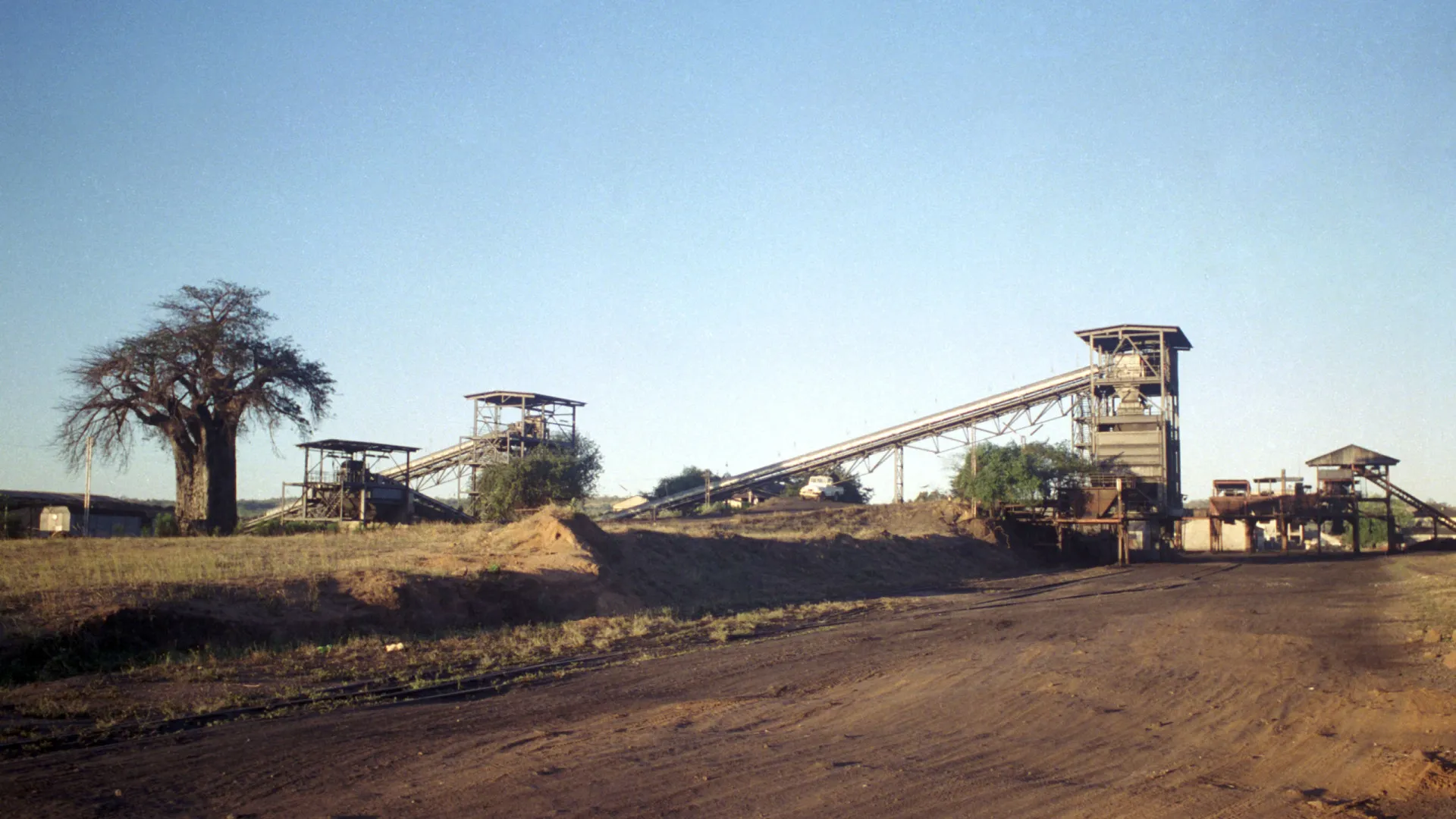 
                    Manifestações causaram prejuízos a mineradoras no centro de Moçambique
                