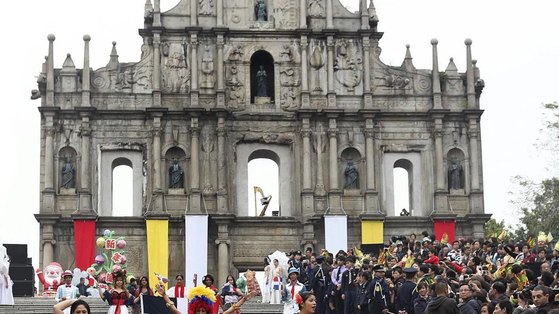 
                    Macau recebe 4,17 milhões de visitantes em fevereiro, mais 32,6%
                