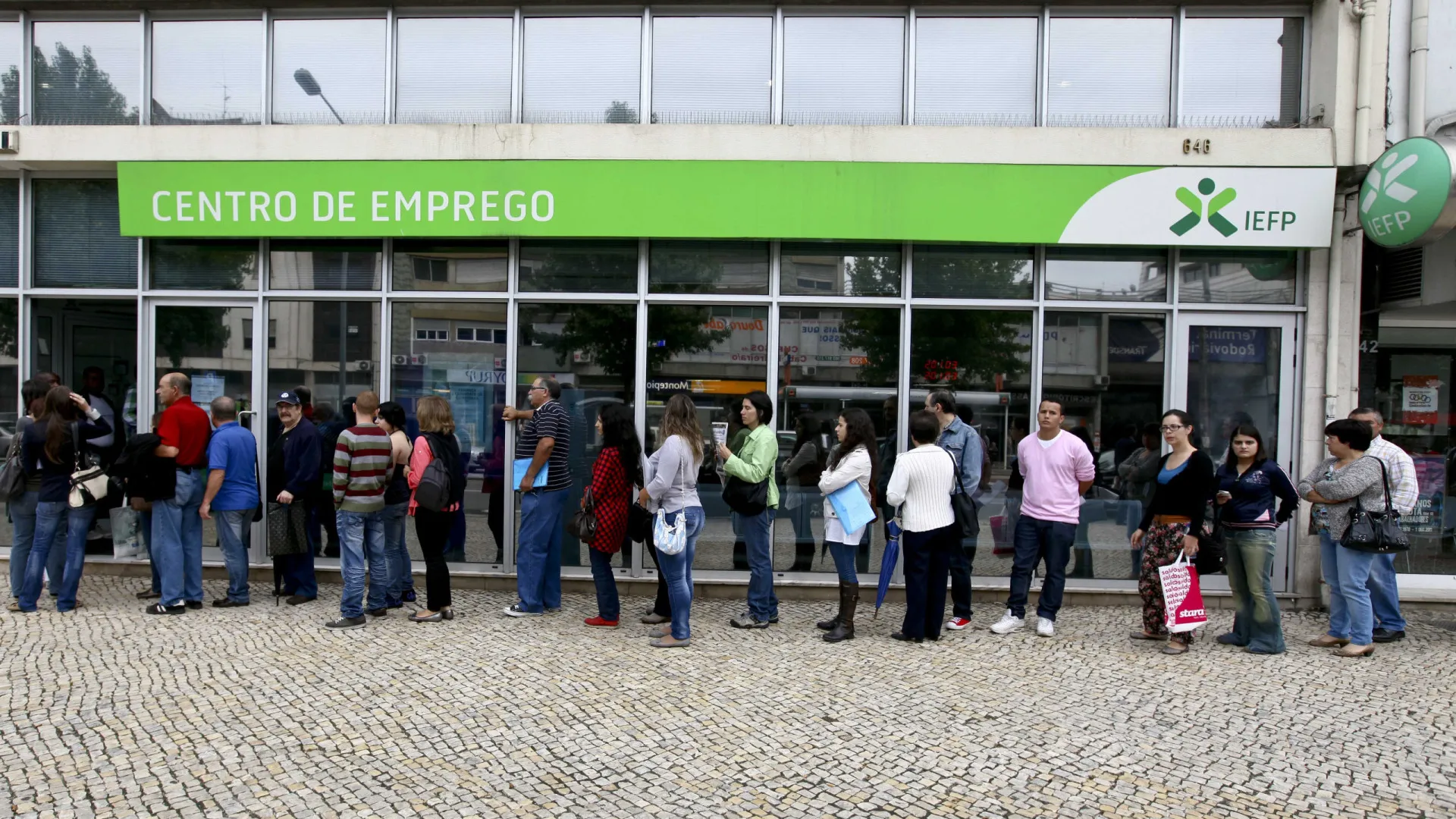 Desemprego registado cai 4,7% em outubro em termos homólogos