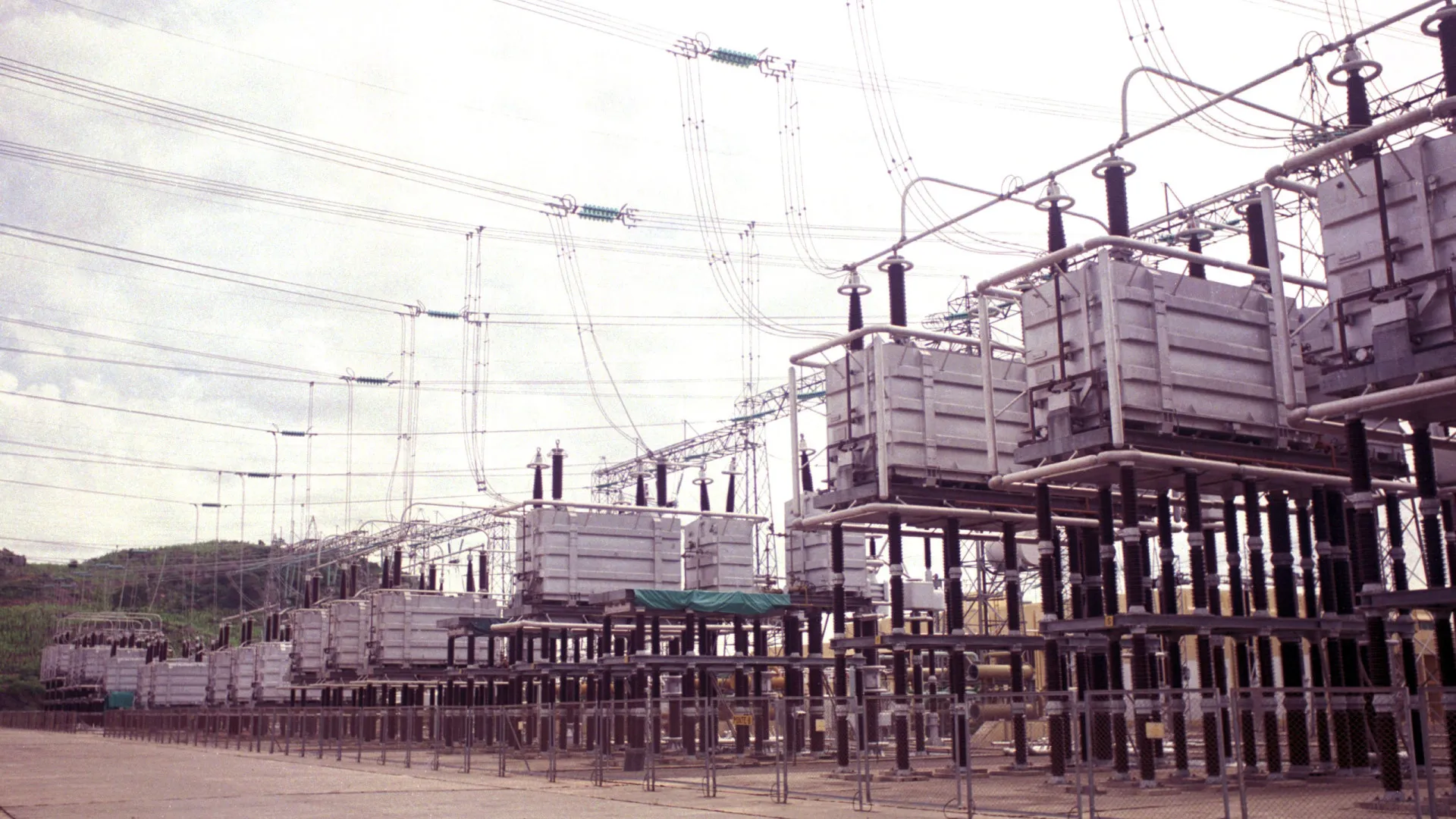 
                    Exportação de eletricidade por Moçambique recuou 41% em 2025
                