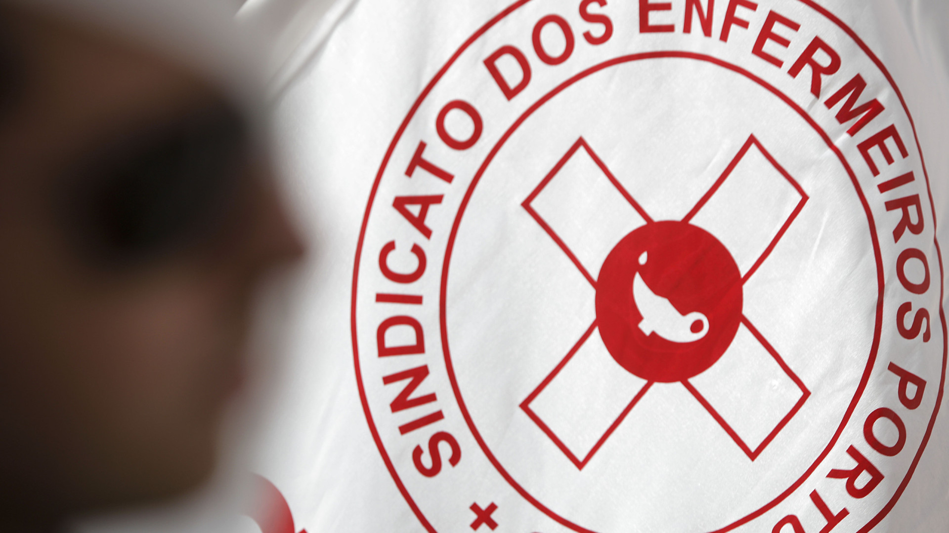 Enfermeiros dizem que programa do Governo descura contratações