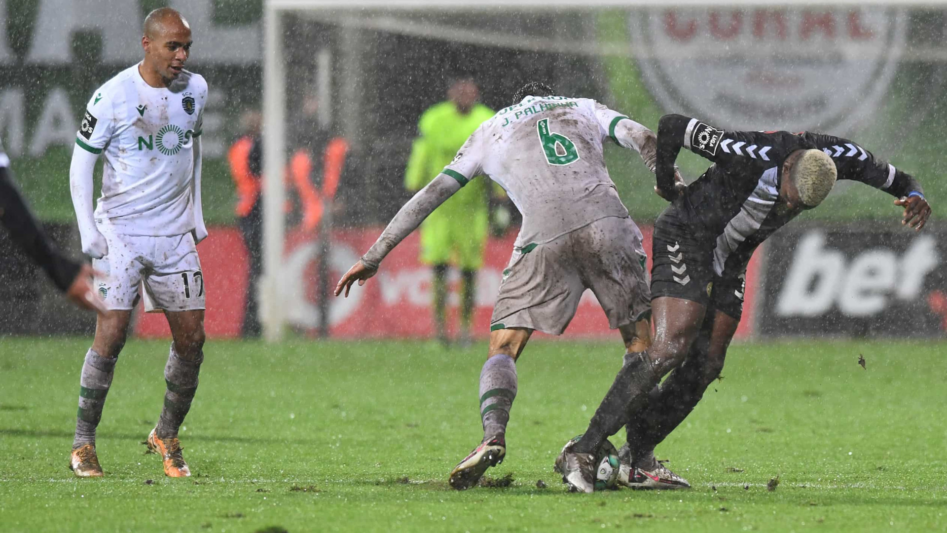 Nacional Sporting Era Um Campo De Batalha Ou Um Relvado De Futebol