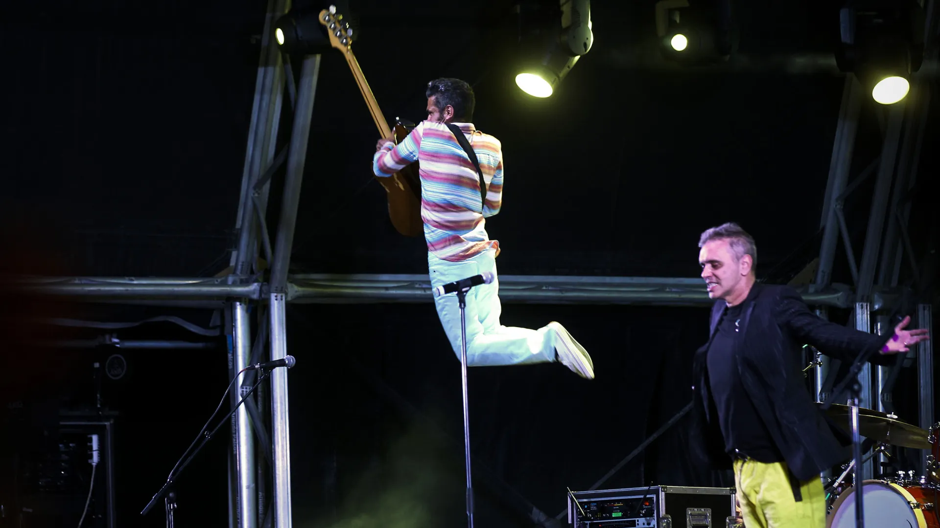 
                    GNR, Buba Espinho e Luís Trigacheiro no cartaz do Festival às Vezes Amor
                