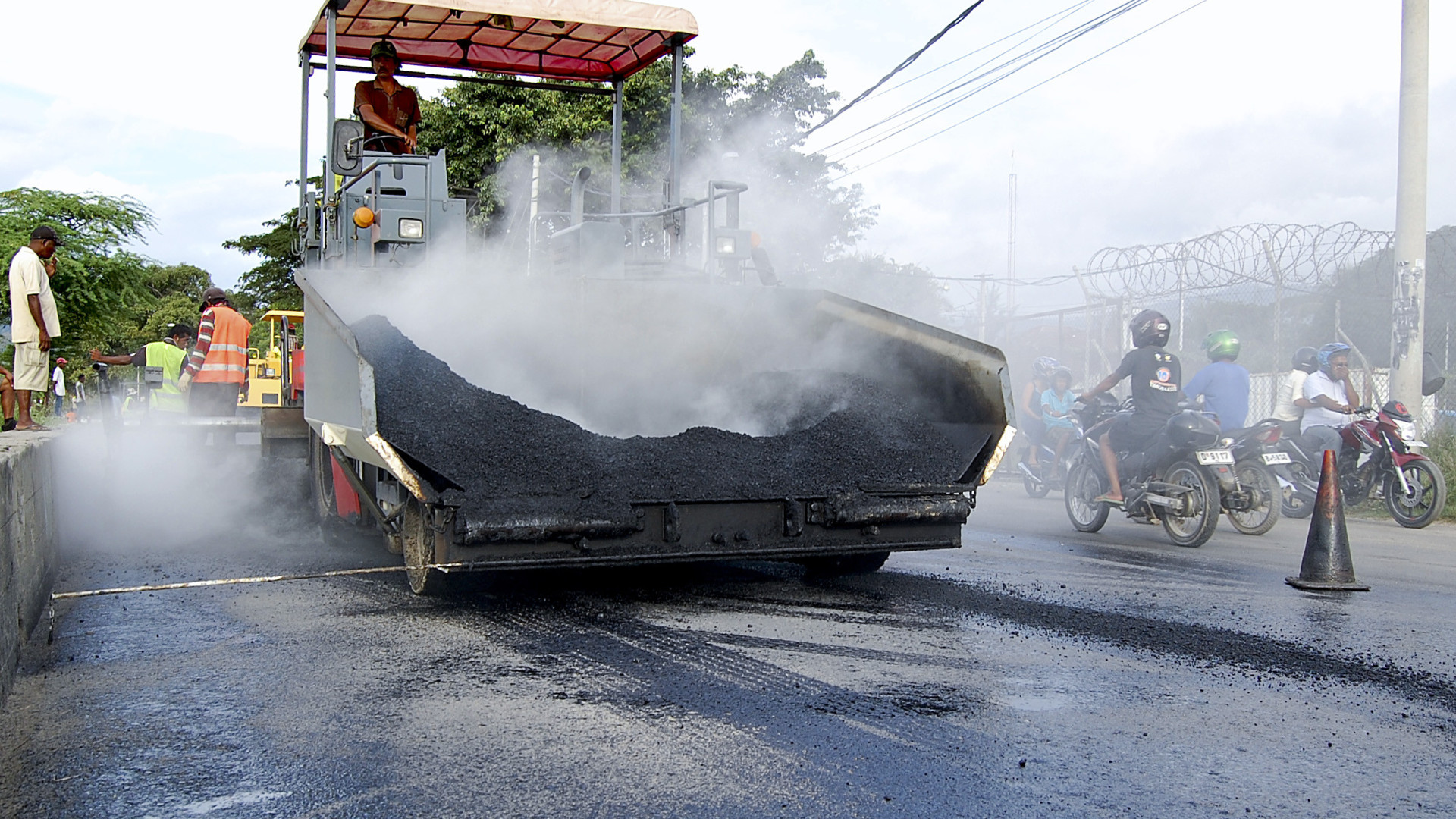 Timor aprova 97,47 milhões de dólares para reabilitar estradas