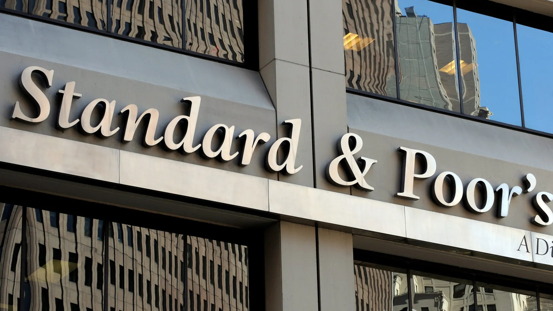 
                    Standard & Poor's melhora 'rating' de Cabo Verde para B+
                