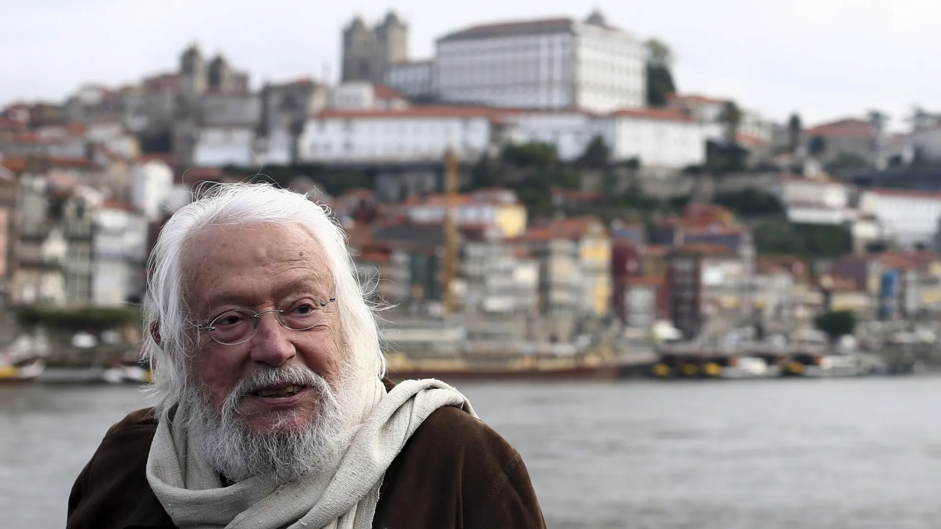 
                    Centenário de Júlio Pomar celebrado com prémio de pintura e novas edições
                