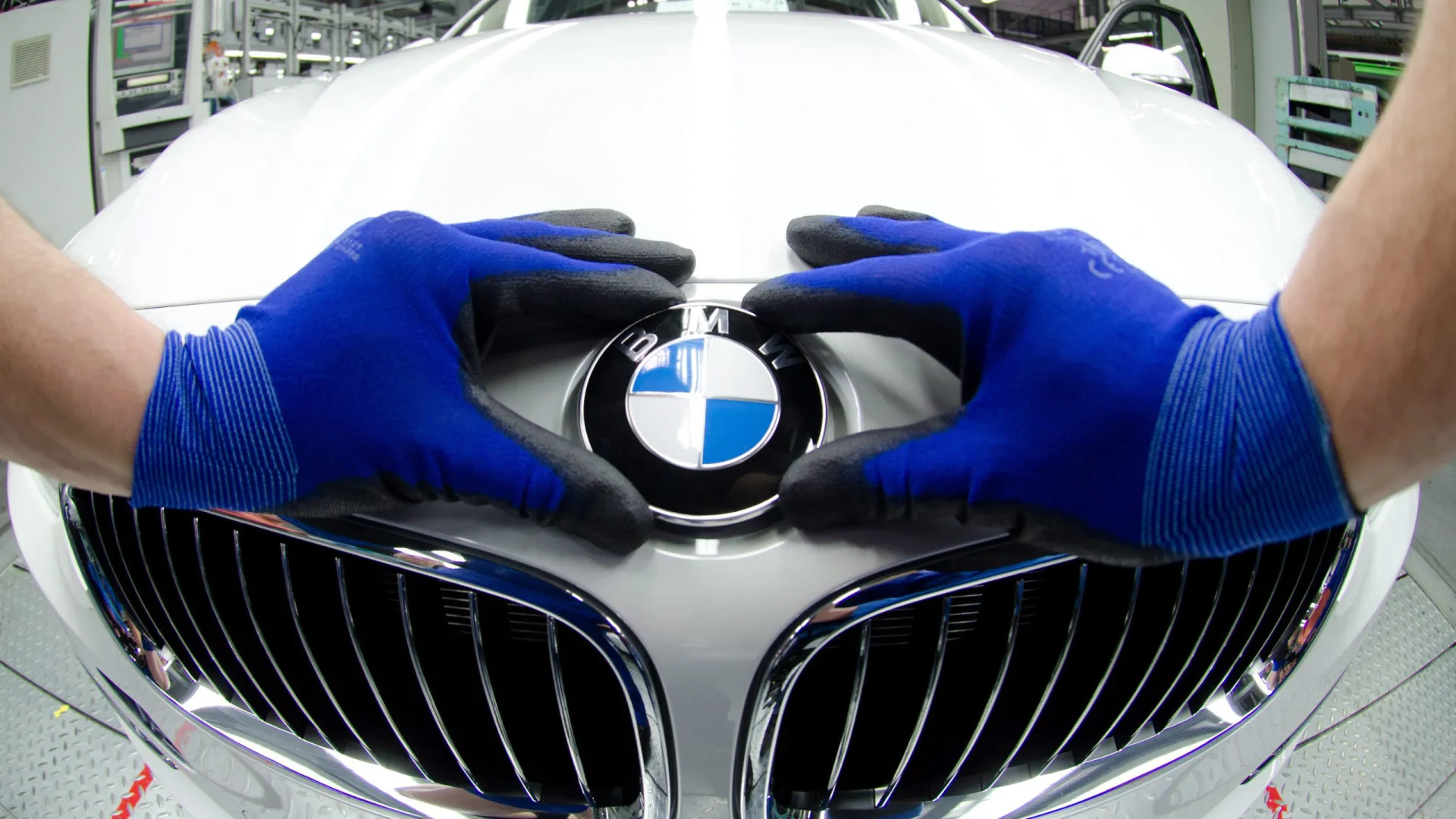 
                    BMW recolhe 180 mil carros na China por risco de incêndio
                
