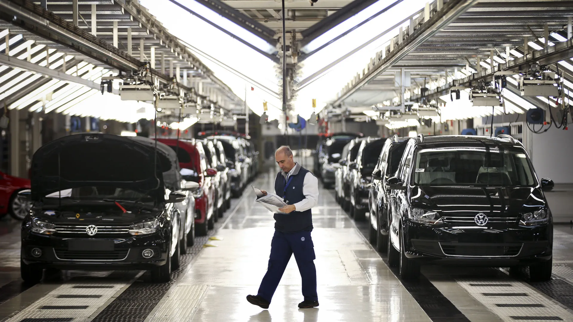 
                    Autoeuropa interrompe a produção em três turnos por falta de peças
                