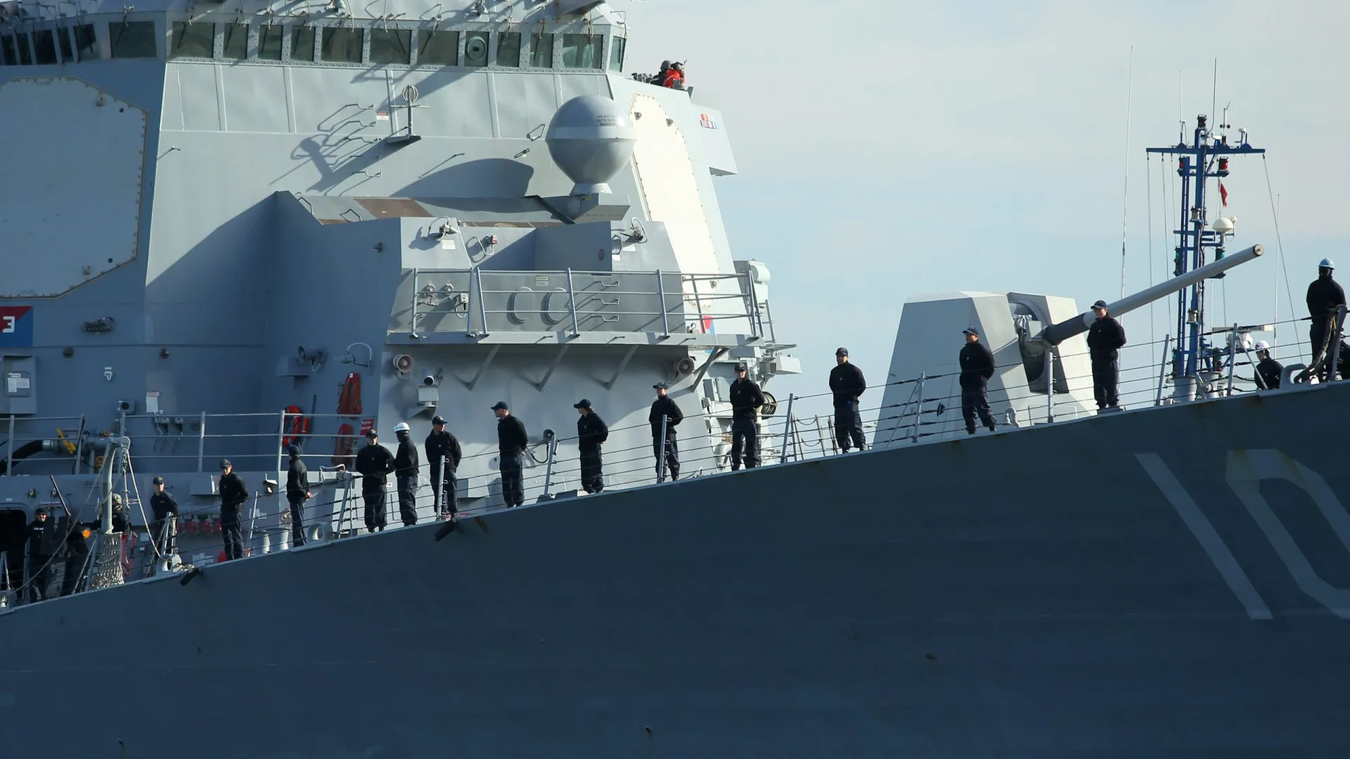 
                    EUA denunciam voo de caças venezuelanos sobre navio nas Caraíbas
                