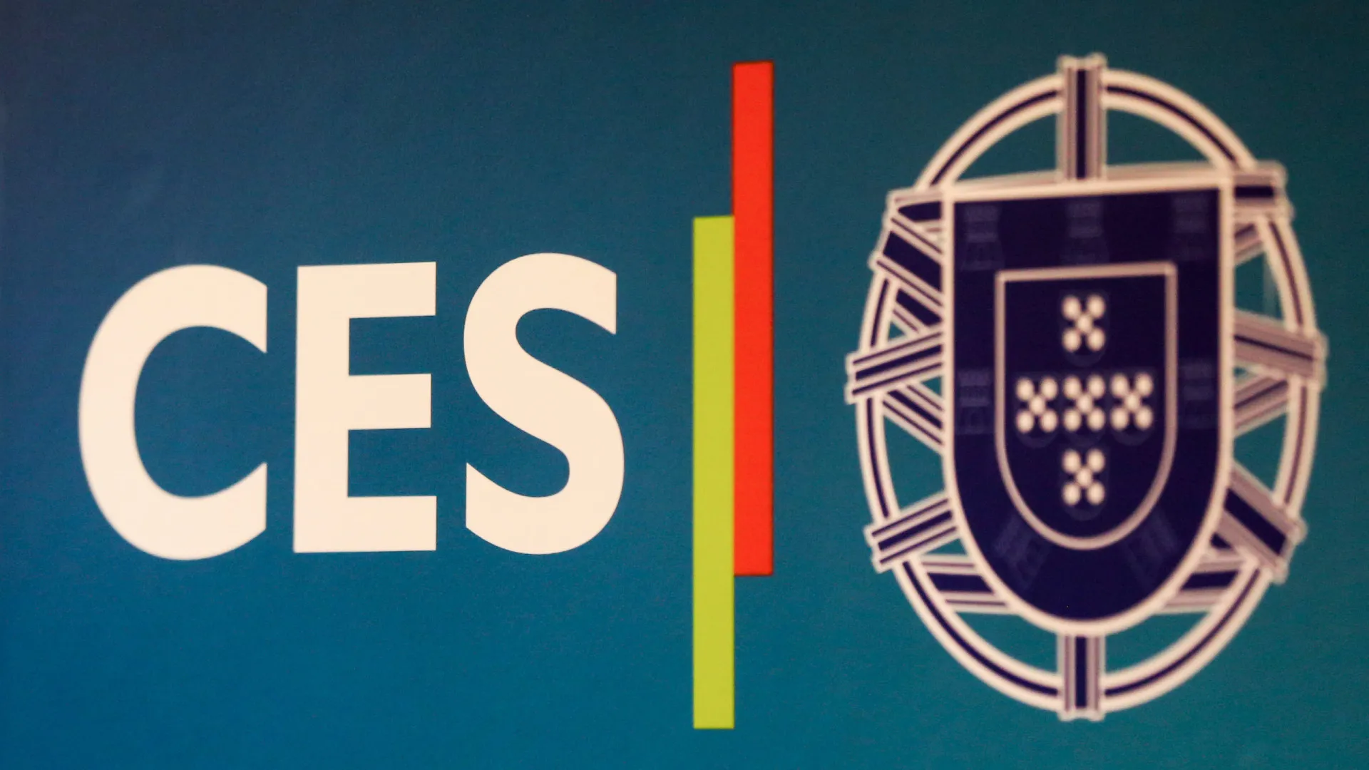 
                    Política fiscal longe de garantir uma 