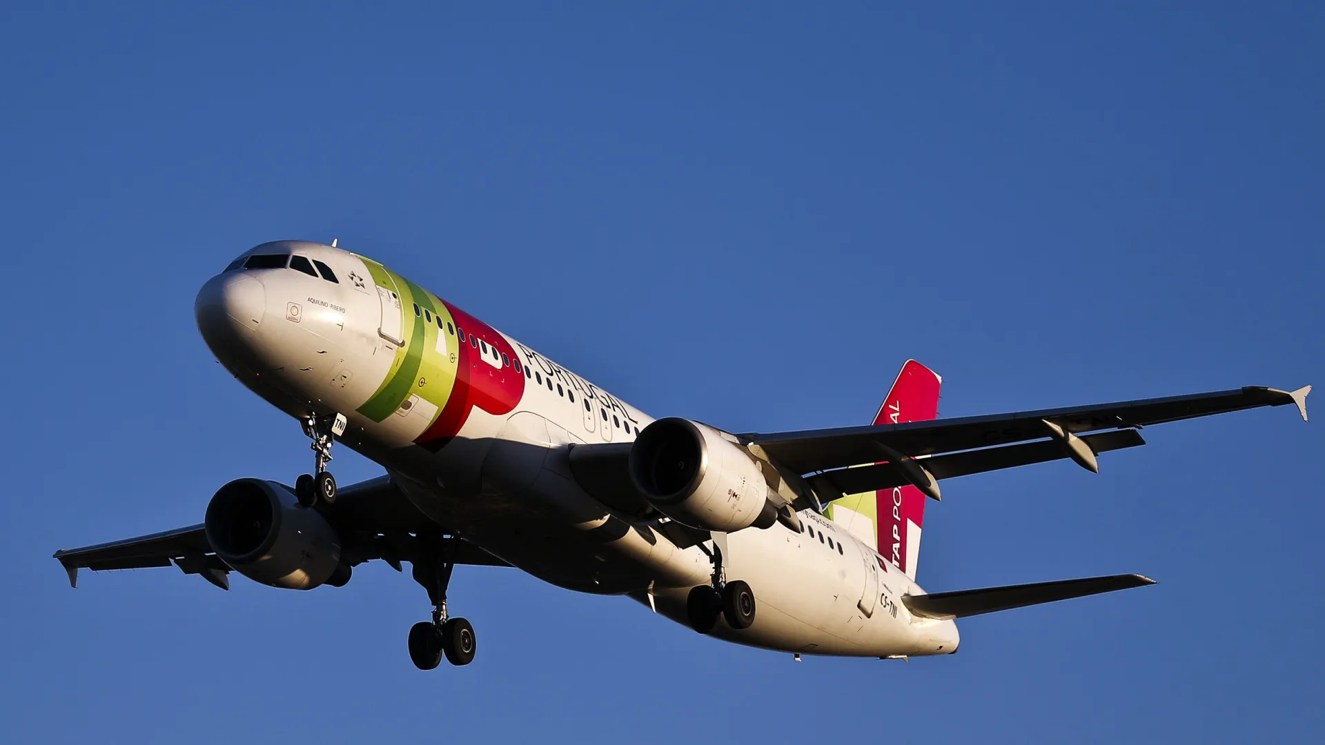 
                    TAP conclui atualização do software dos A320 