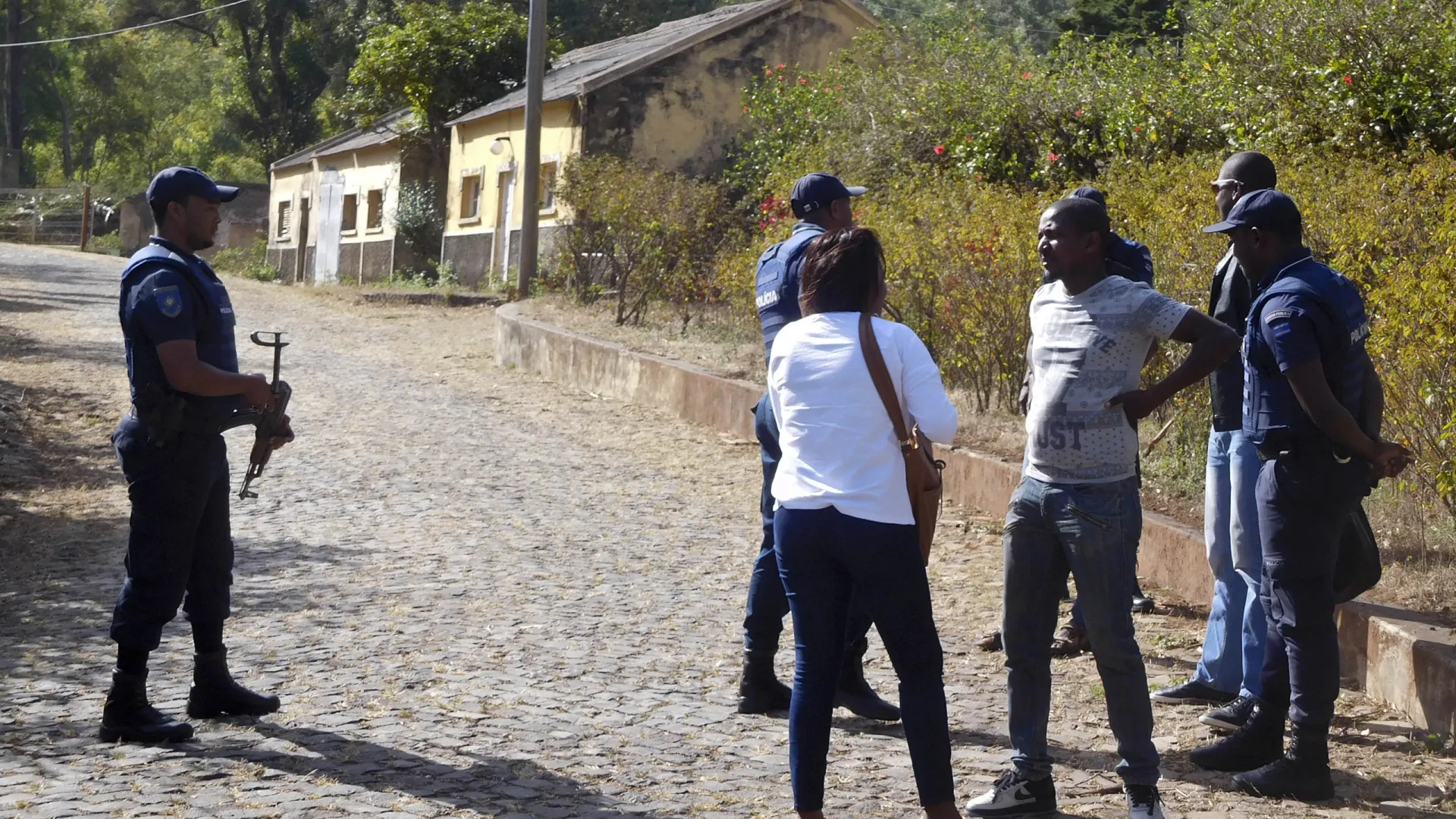 
                    Livro lançado em Cabo Verde resgata memórias do caso Monte Txota
                