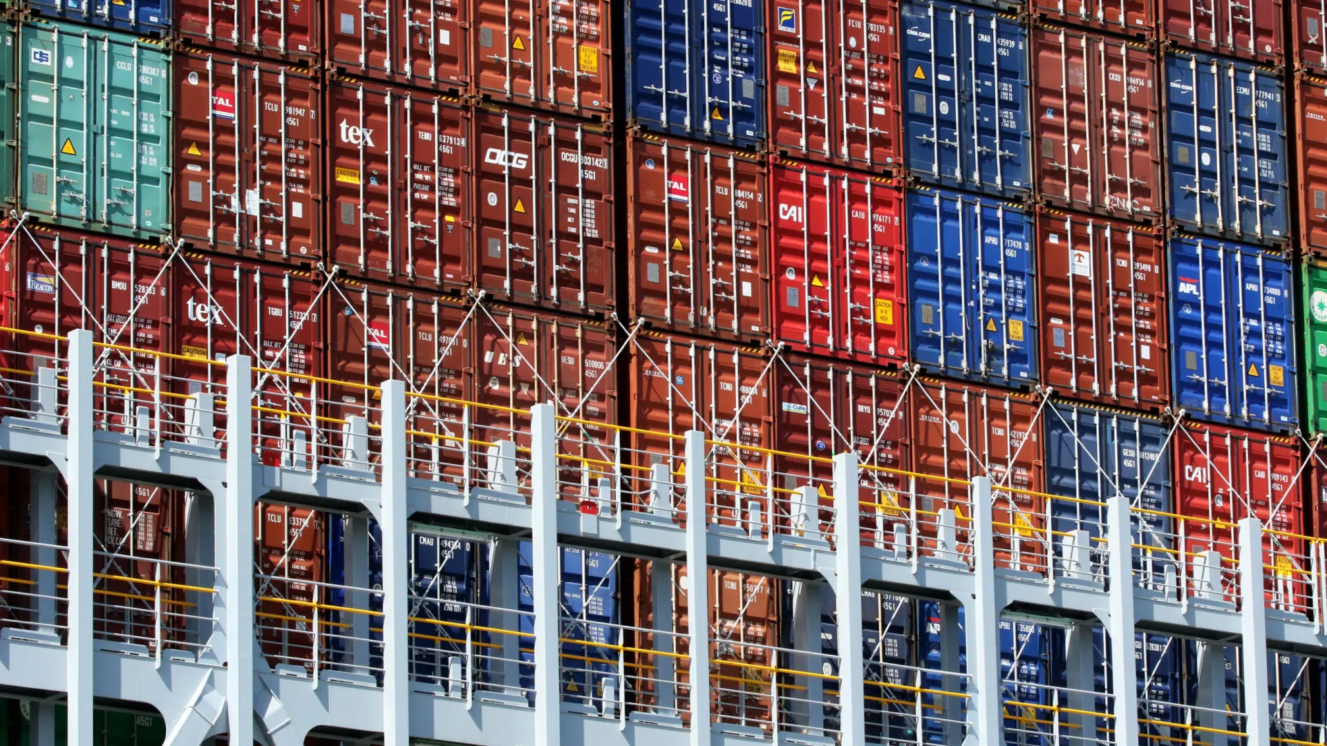 
                    Moçambique passa a limitar importações de água, massa e farinha
                