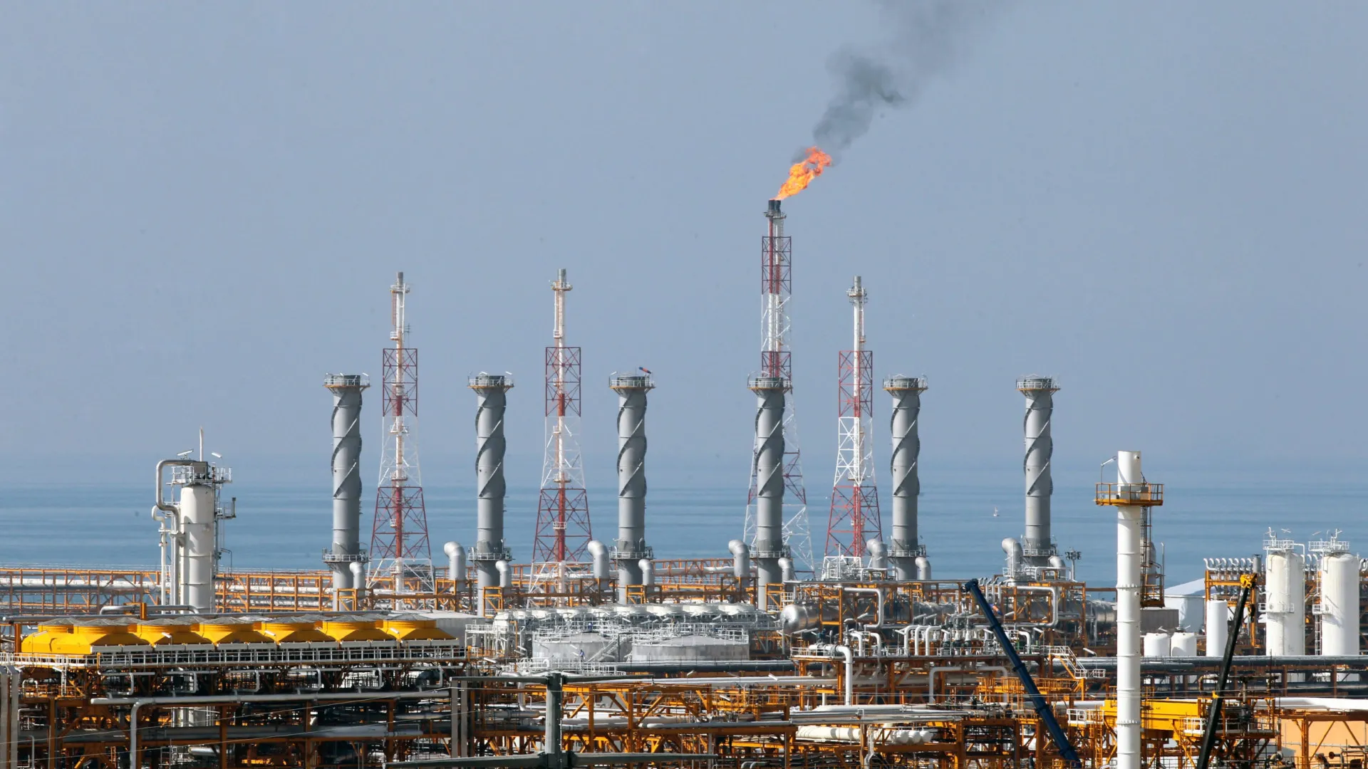 
                    Ataque dos EUA e Israel atinge maior reserva de gás do mundo
                