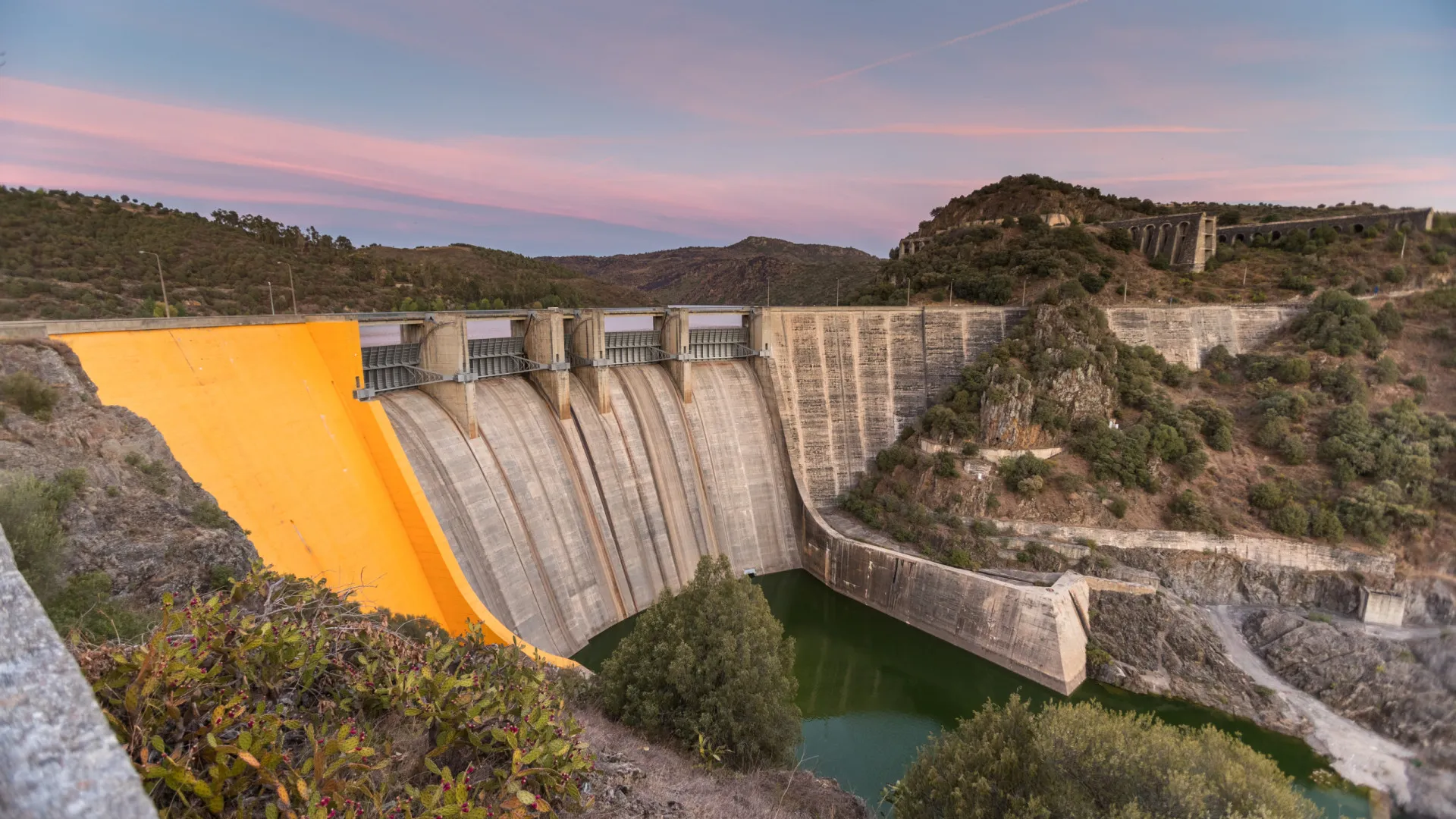 
                    EDP assegura transparência na venda das barragens e que pagará impostos
                