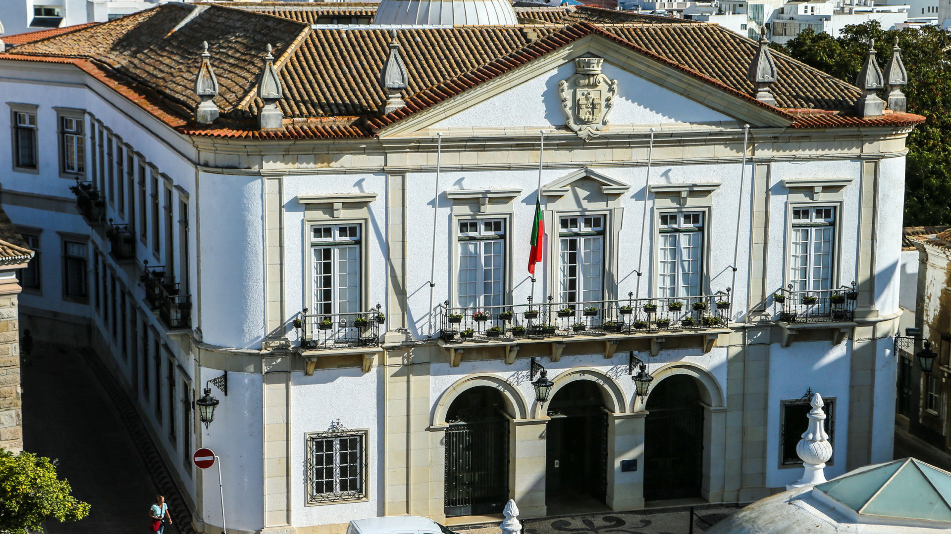 Marcelo e Montenegro têm hoje reunião semanal na Câmara Municipal de Faro