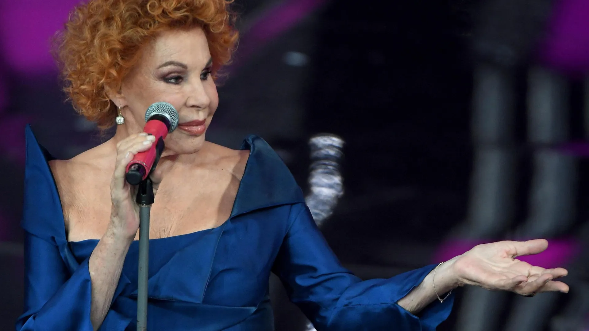 
                    Cantora Ornella Vanoni, ícone da música italiana, morreu aos 91 anos
                