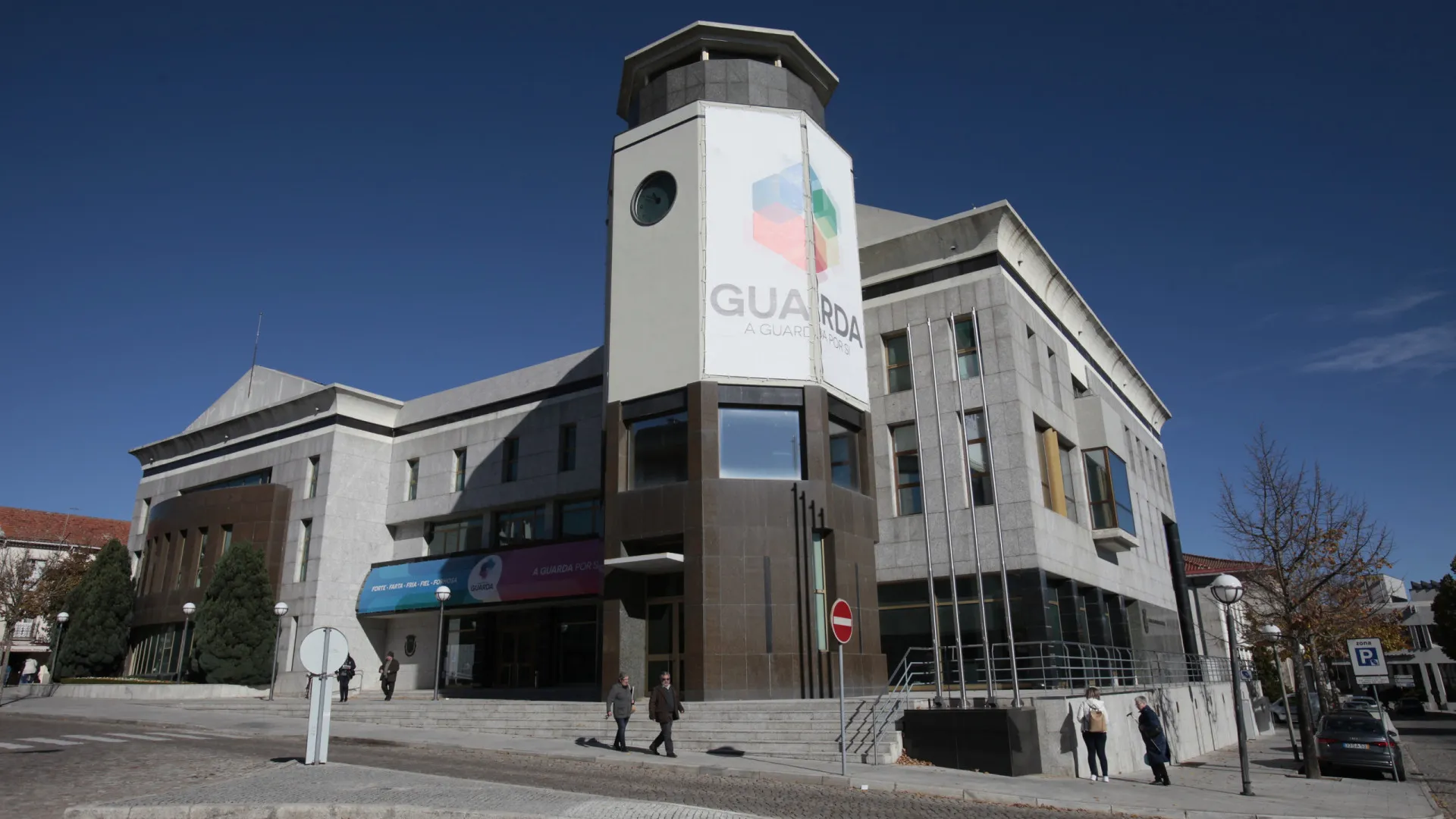 
                    Câmara da Guarda confirma buscas e 