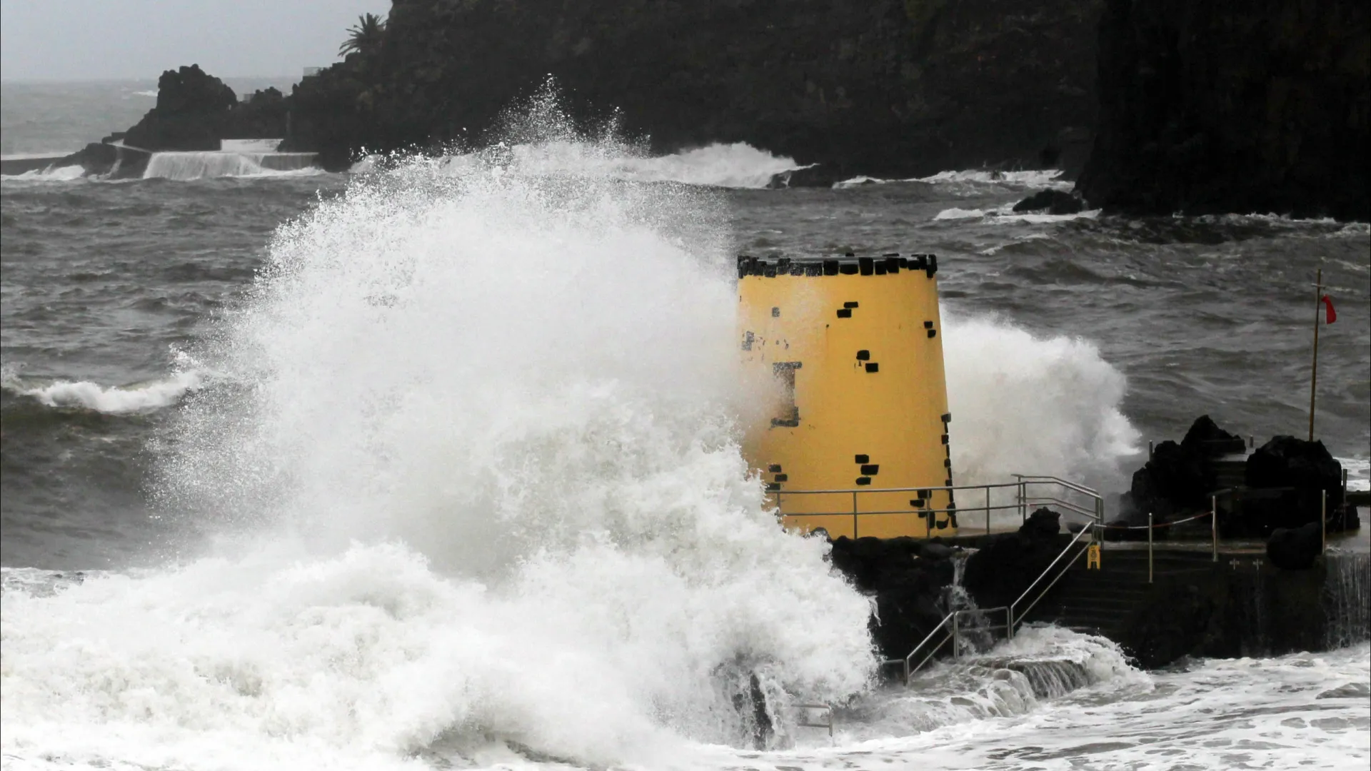 
                    Aviso de agitação marítima forte para a Madeira novamente prolongado
                