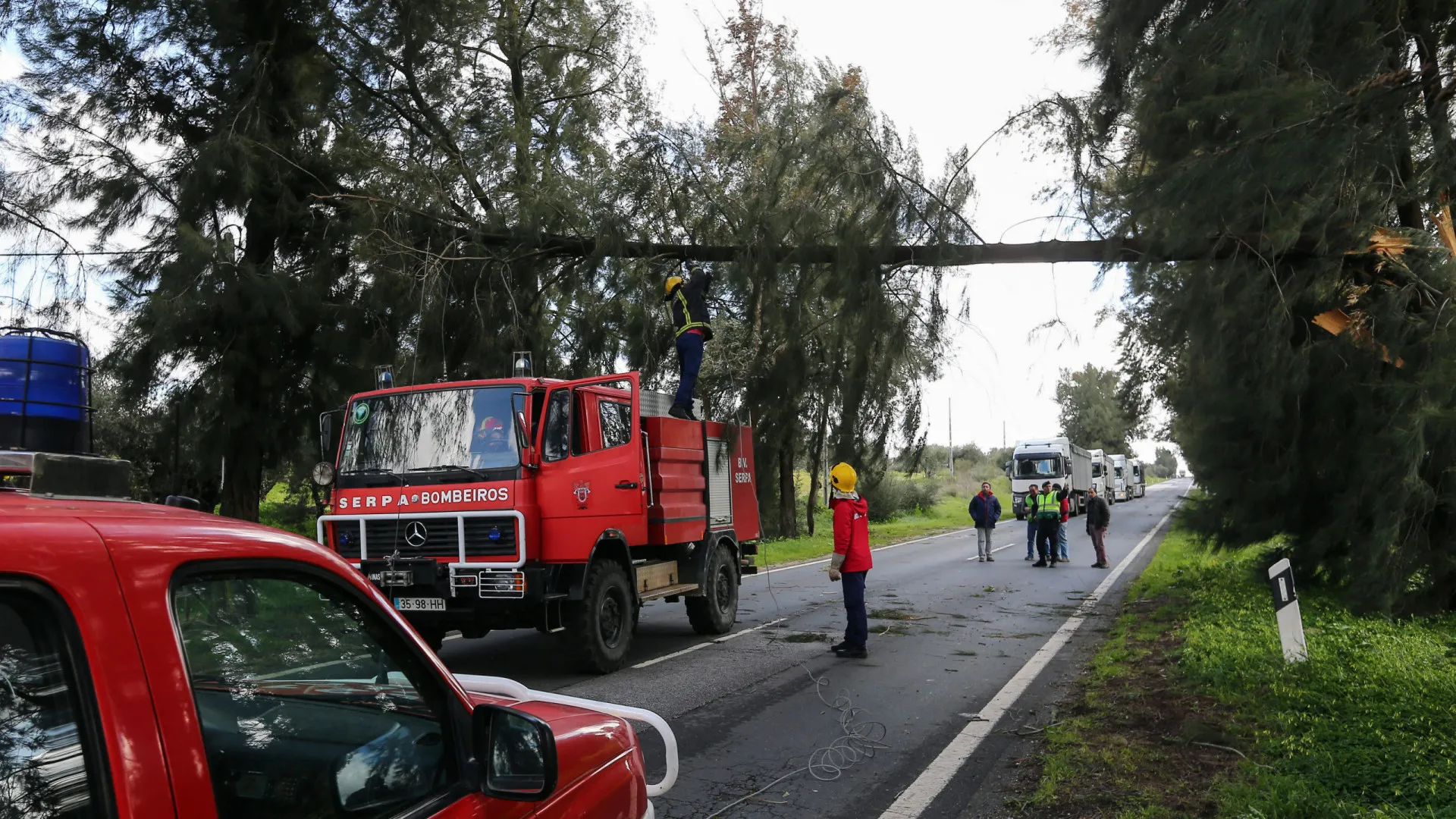 
                    Homem morre em carro submerso em linha de água no concelho de Serpa
                
