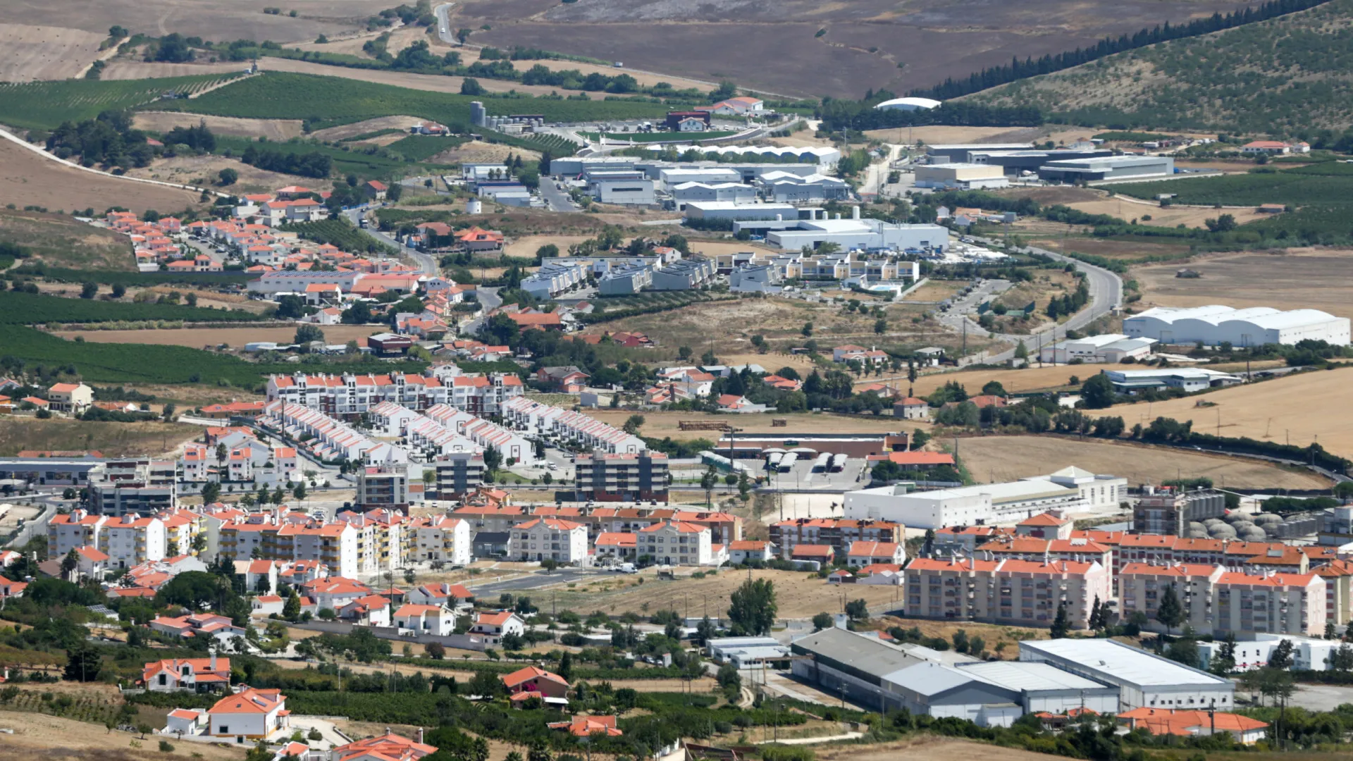 
                    Após Alcácer, Arruda dos Vinhos adia eleições presidenciais para dia 15
                