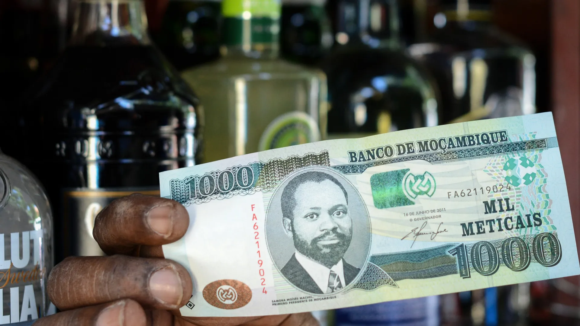 
                    Bancos descem taxa de juro de referência em Moçambique
                