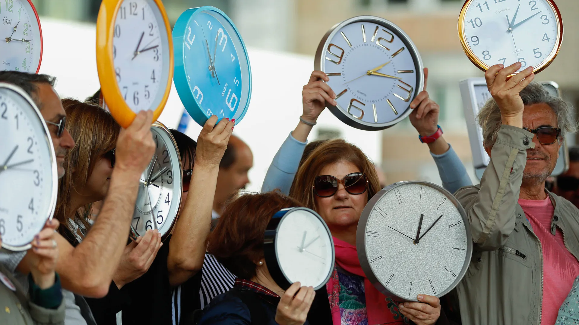 
                    Não se esqueça! Relógios vão adiantar uma hora na próxima madrugada
                