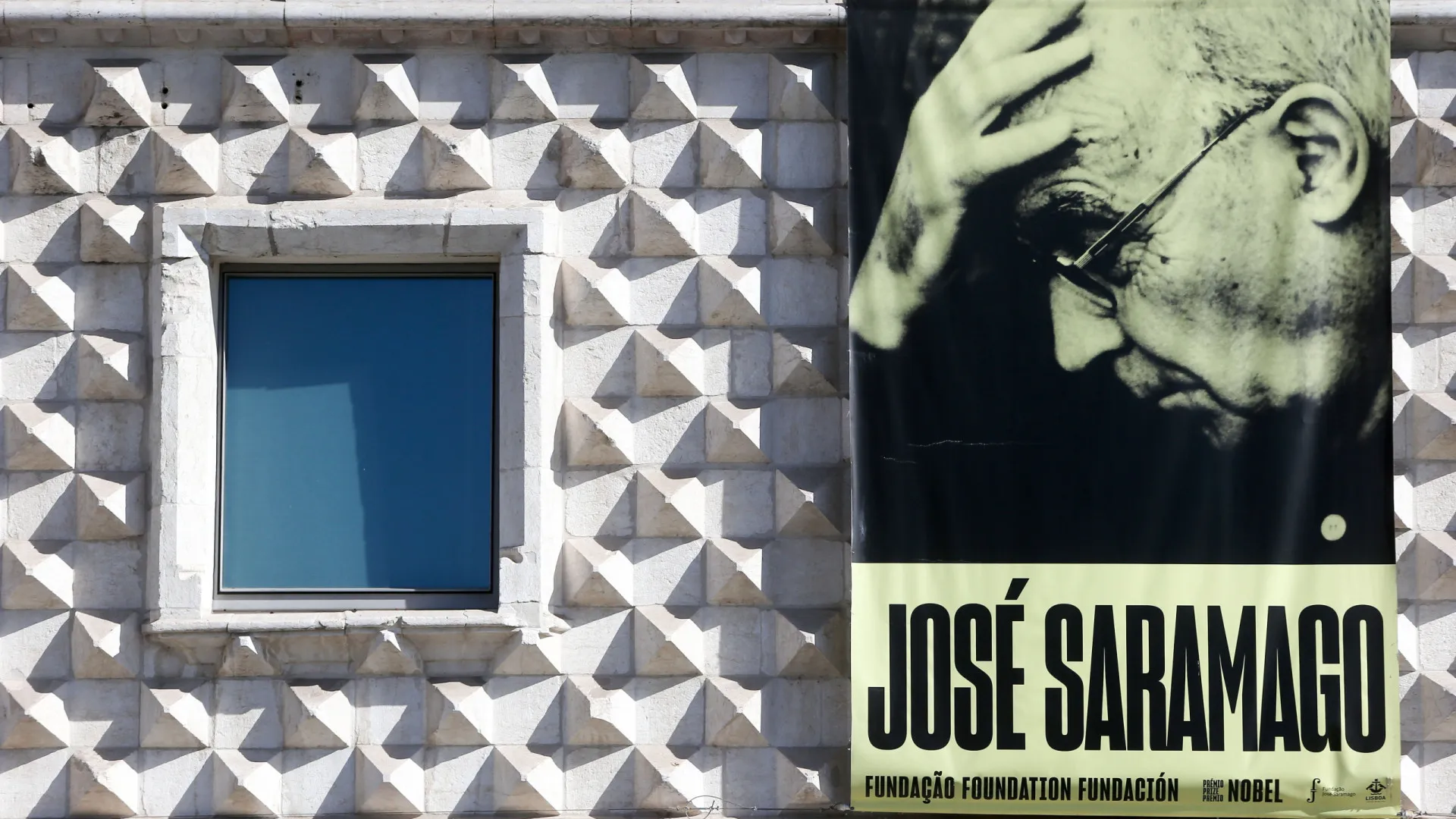 
                    Fundação questiona retirada de Saramago do ensino obrigatório
                