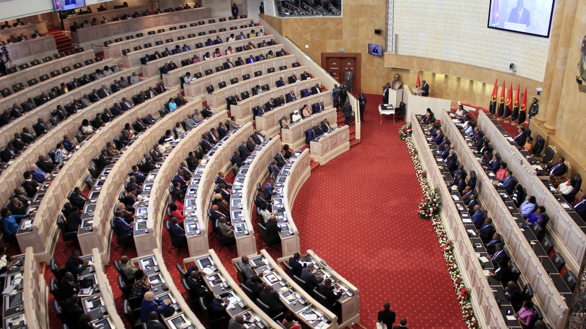 
                    Executivo angolano submete lei sobre vandalismo com urgência
                