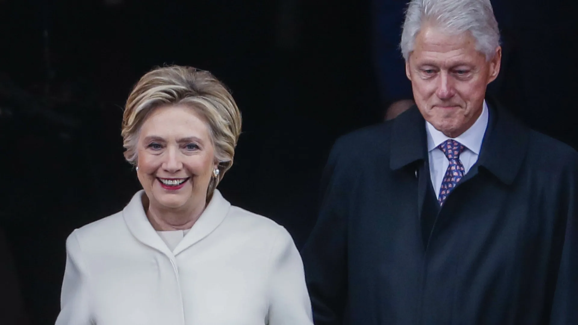 
                    Bill e Hillary Clinton fecham acordo para depor no Congresso sobre Epstein
                
