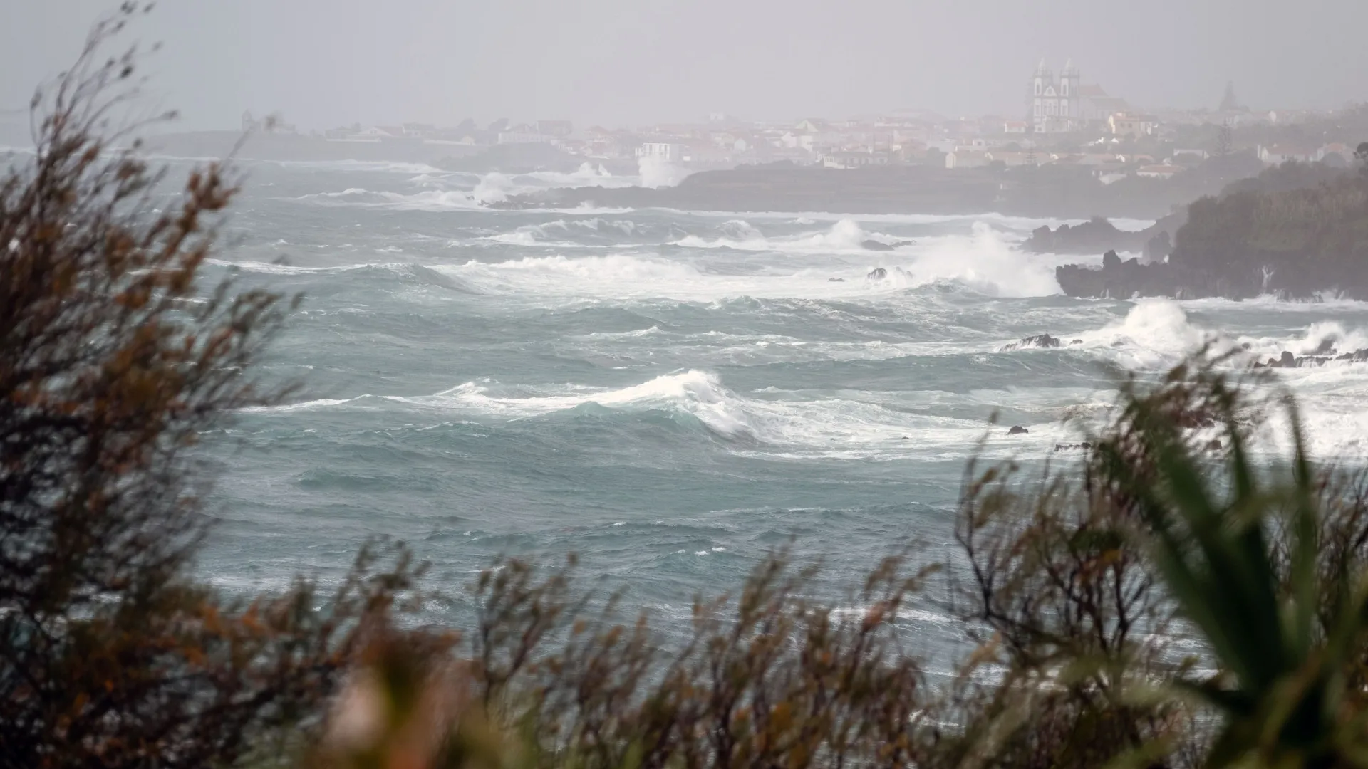 
                    Ilhas dos Açores sob aviso vermelho por agitação marítima
                
