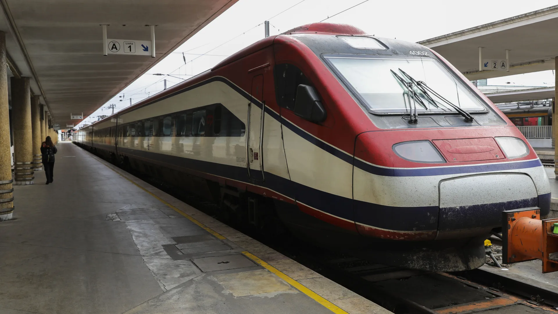 Suspensa circulação do Alfa Pendular e Intercidades na Linha do Norte