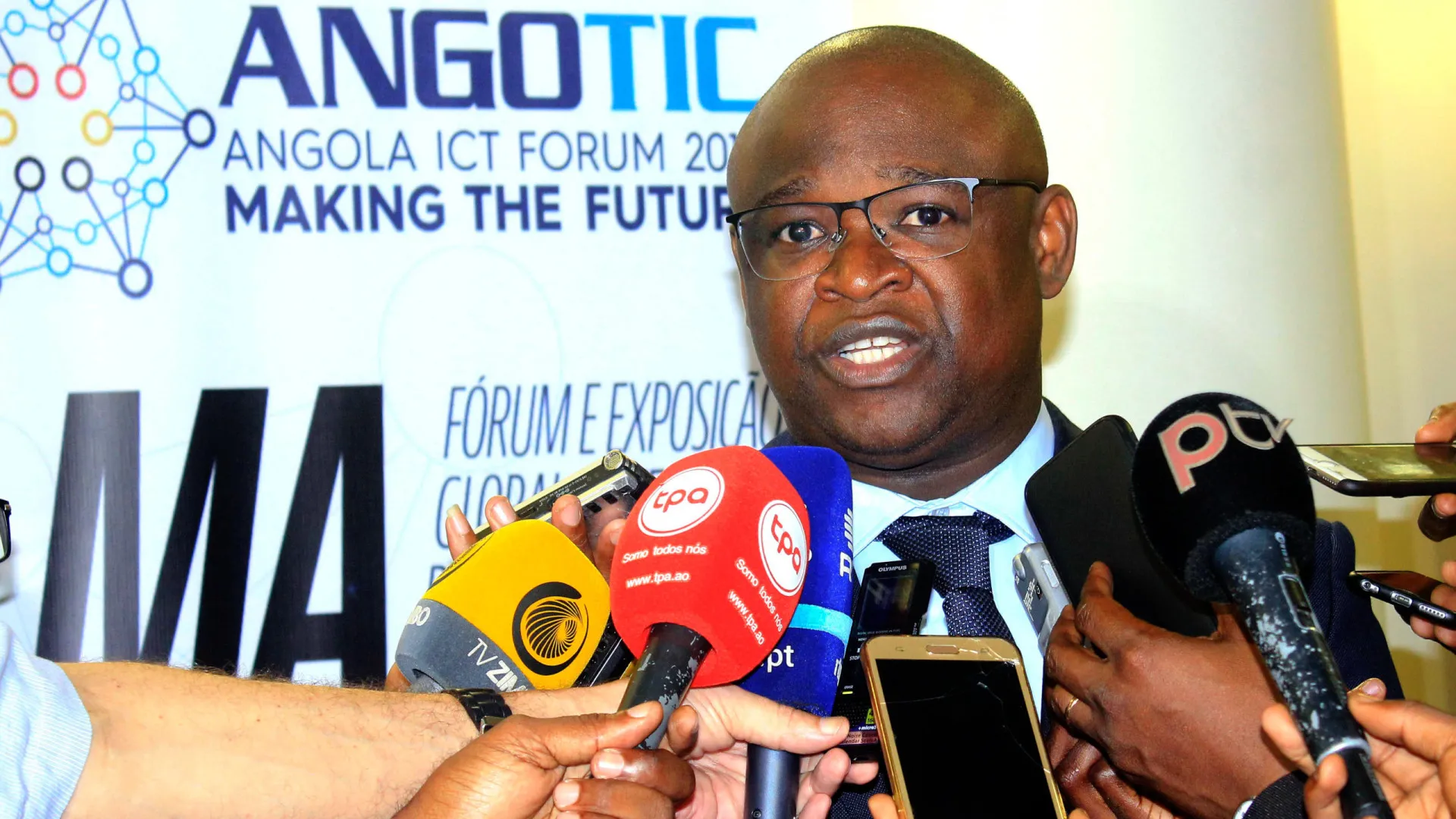 
                    Angola: Aprovada proposta para adequar passaporte a regras internacionais
                