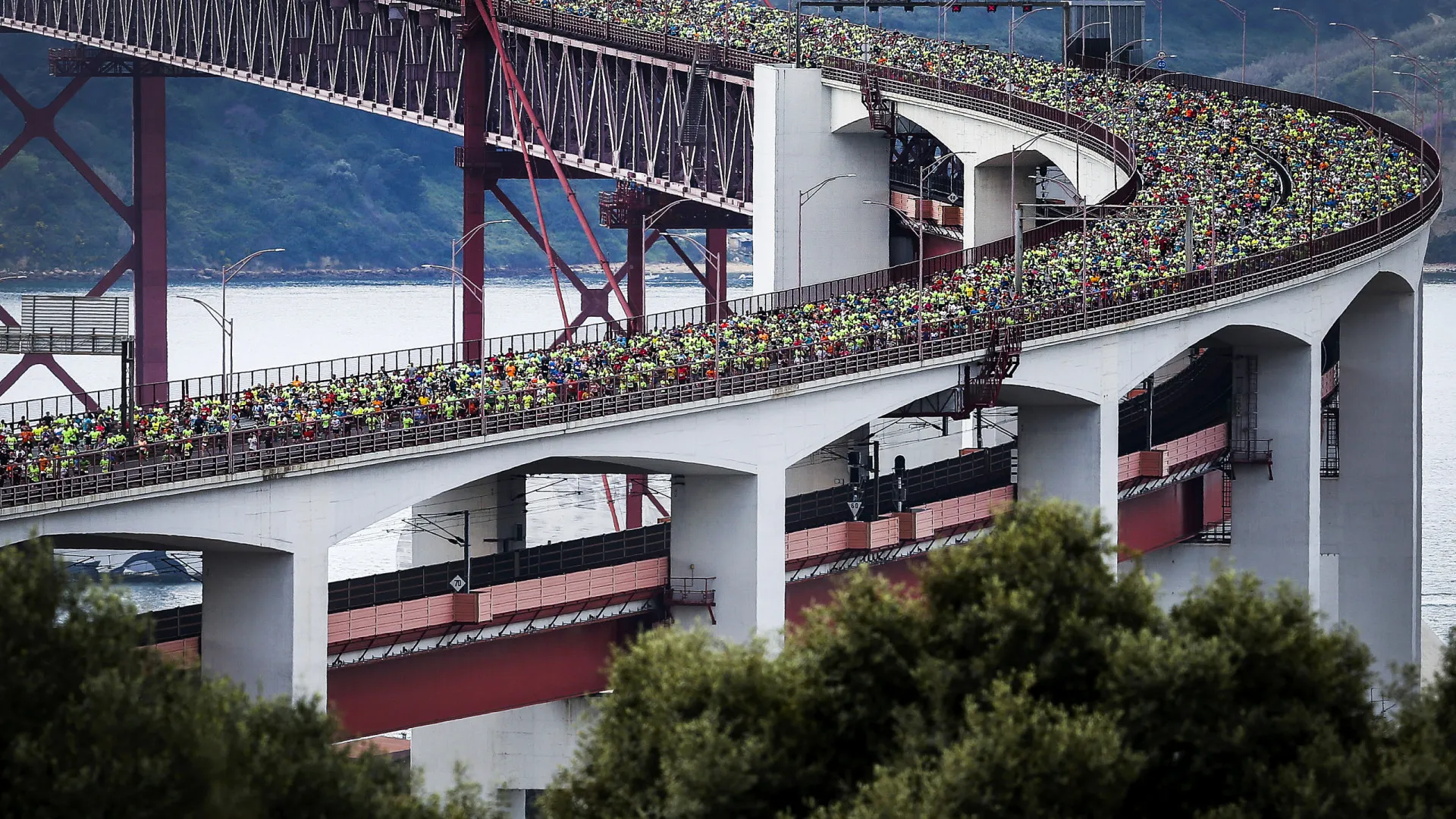 
                    Maratona de Lisboa estreia novo percurso com recorde de 15 mil atletas
                