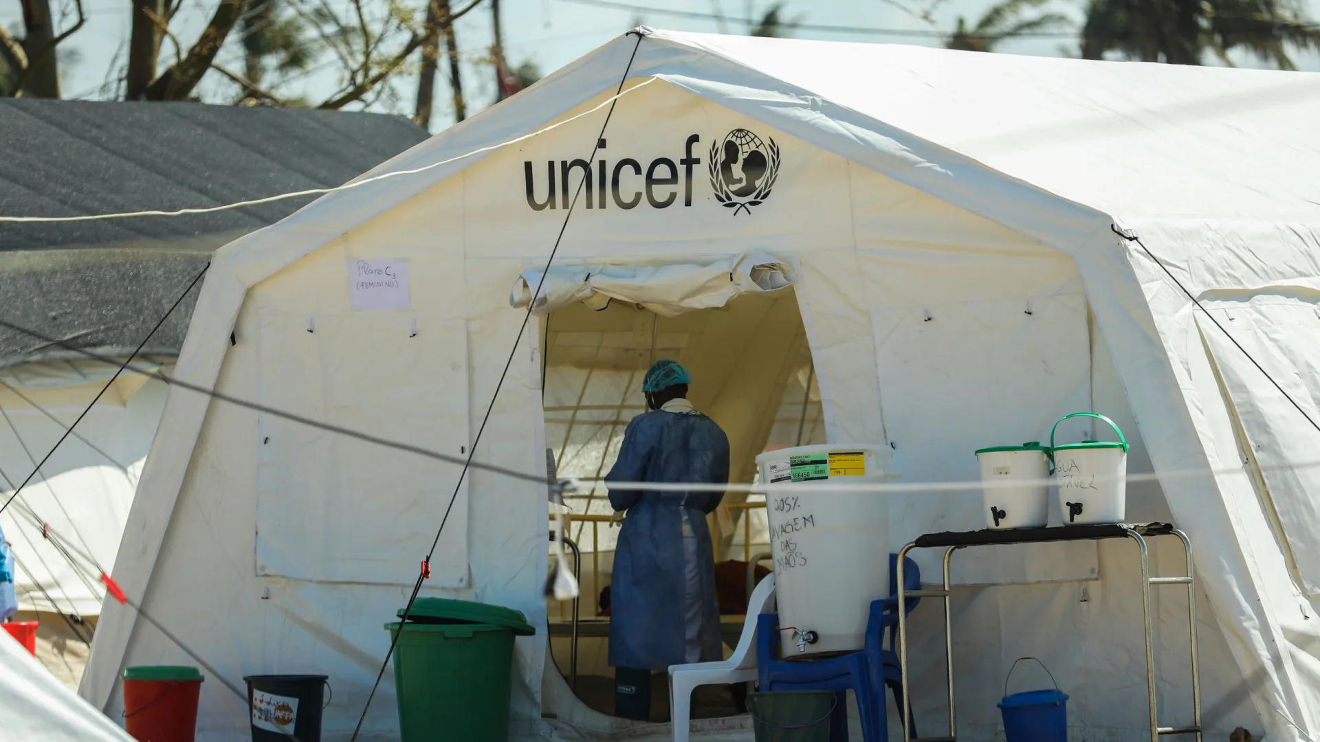 
                    Unicef pede ajuda para 900.000 crianças após furacão Melissa nas Caraíbas
                