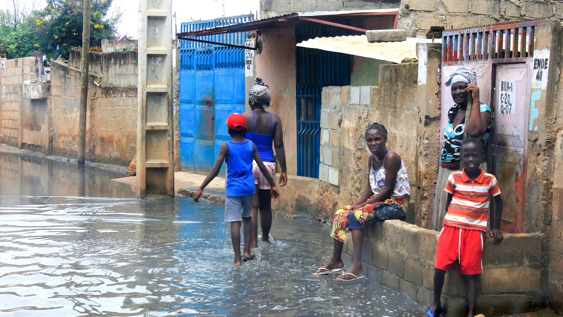 
                    Número de mortes devido às chuvas em Angola sobe para 42
                