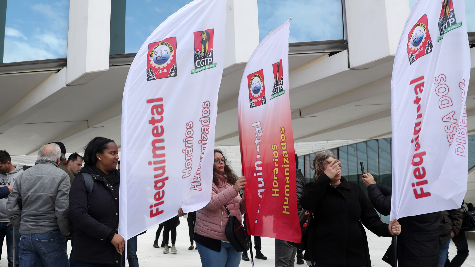 Trabalhadores da indústria manifestam-se para reivindicar desgaste rápido