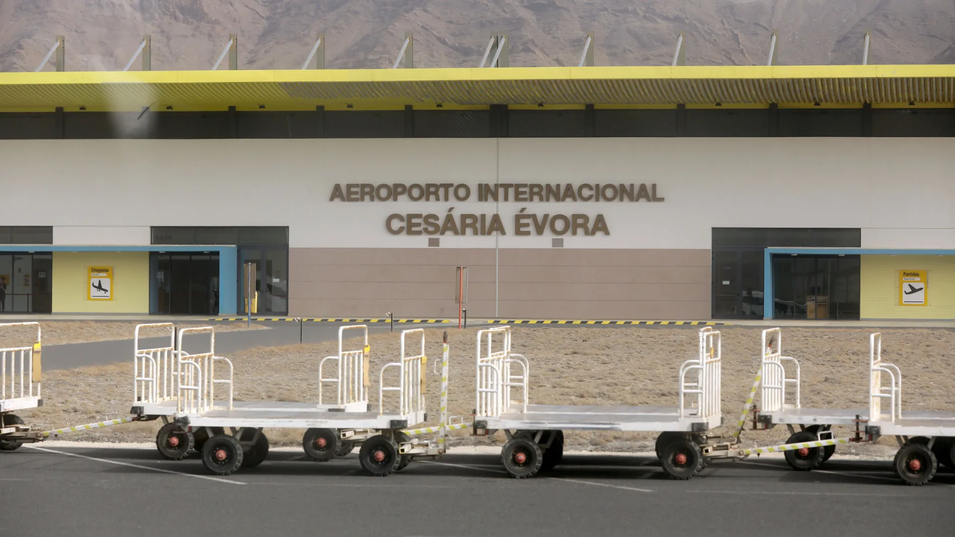 
                    Cabo Verde vai atualizar planos de contingência dos aeroportos e portos do arquipélago
                