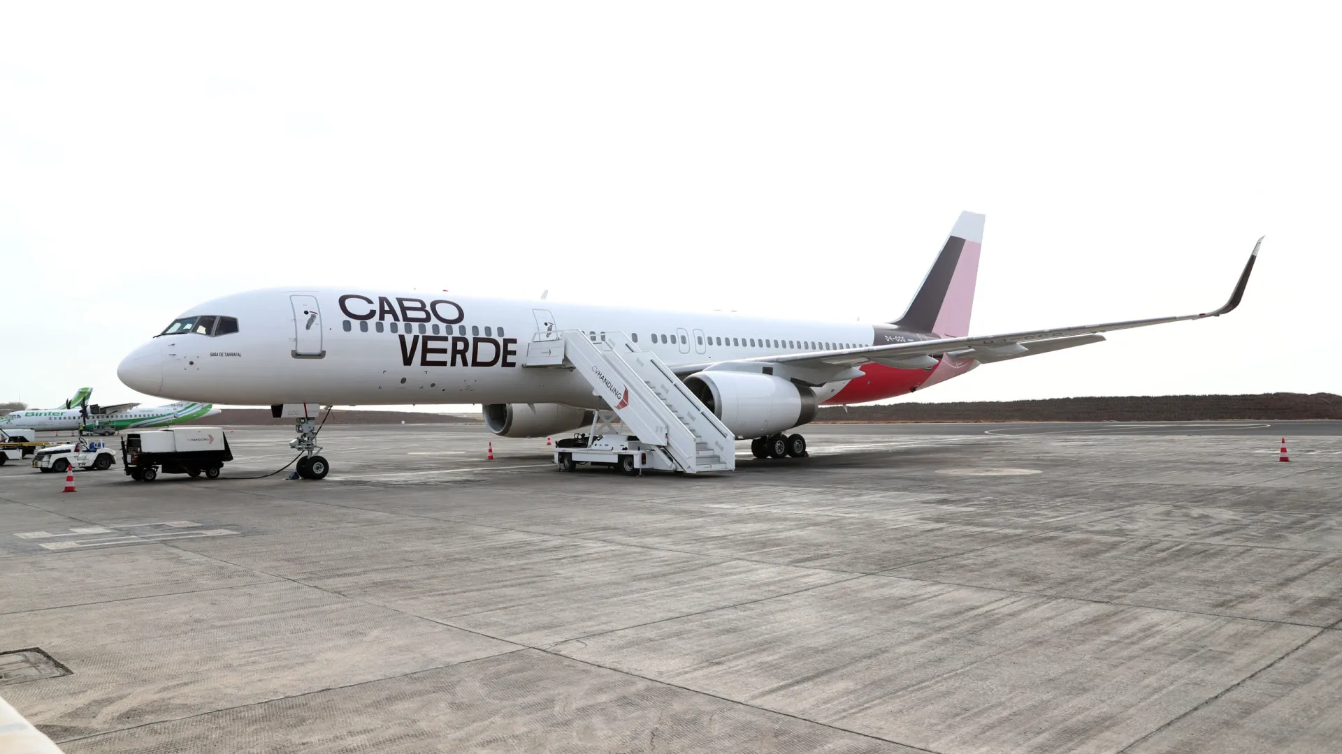 
                    TACV retoma operações interilhas e prevê 34 voos após melhoria da visibilidade
                