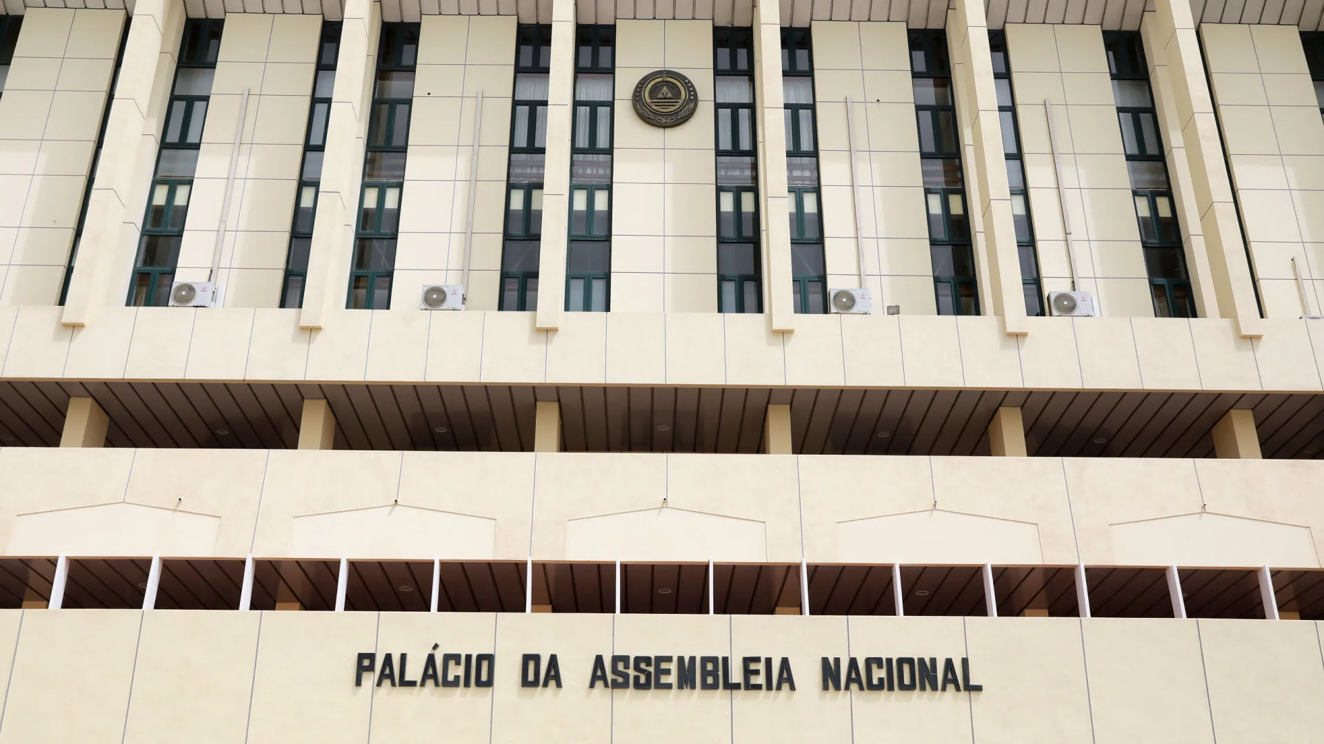 
                    Parlamento cabo-verdiano rejeita condenação ao golpe na Guiné-Bissau
                