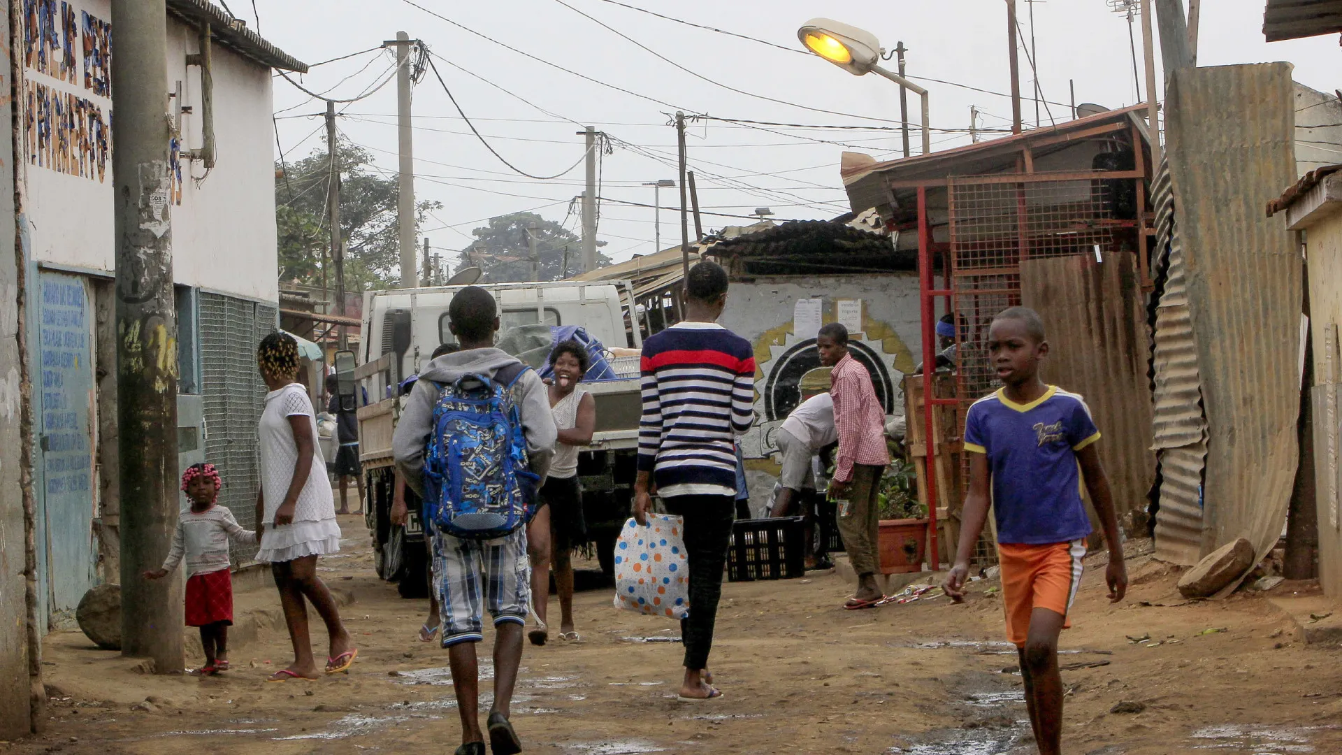 
                    Confiança dos consumidores em Angola permaneceu negativa no 3.º trimestre
                