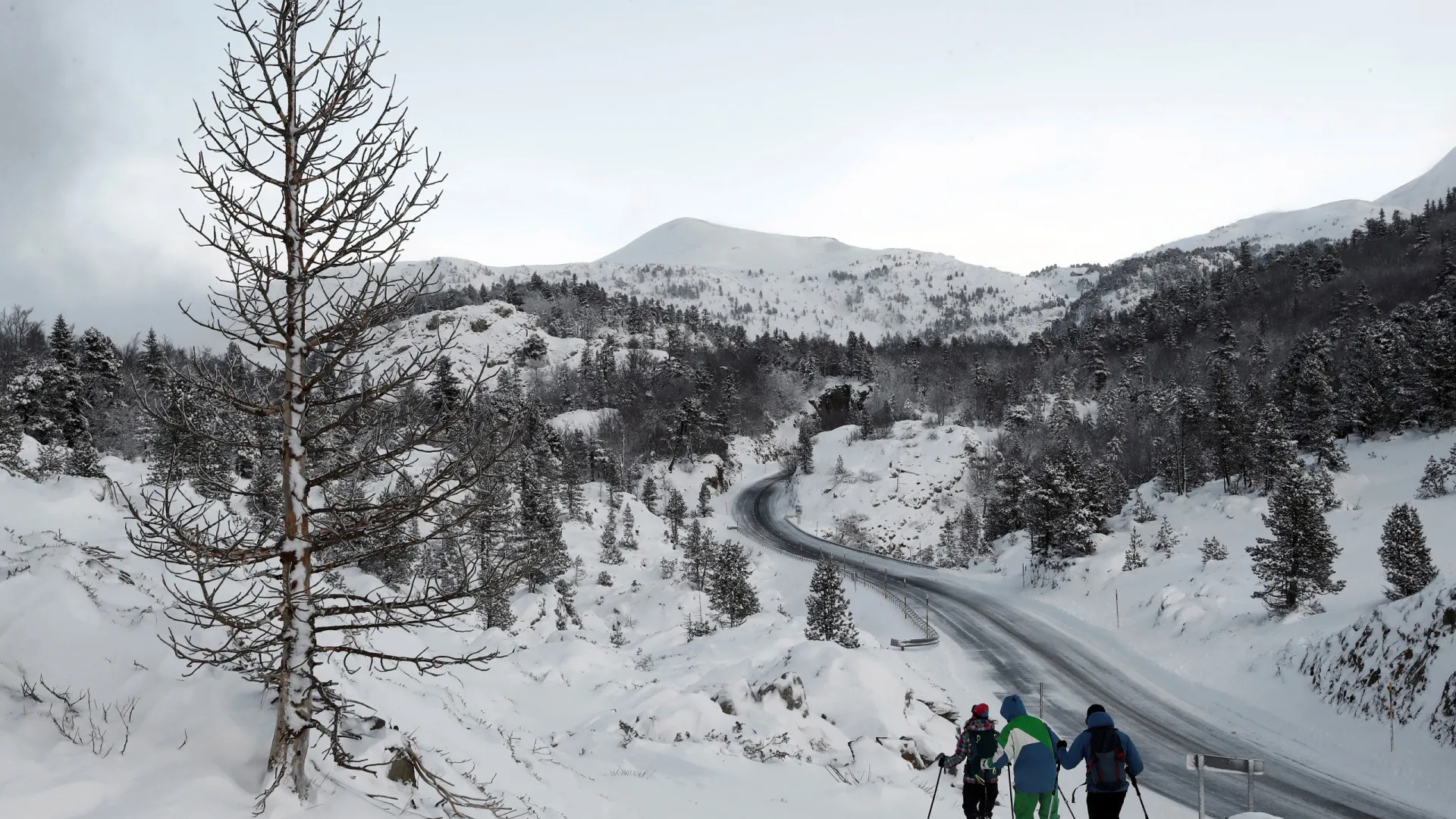 
                    Três mortos em avalanche de neve em Espanha
                