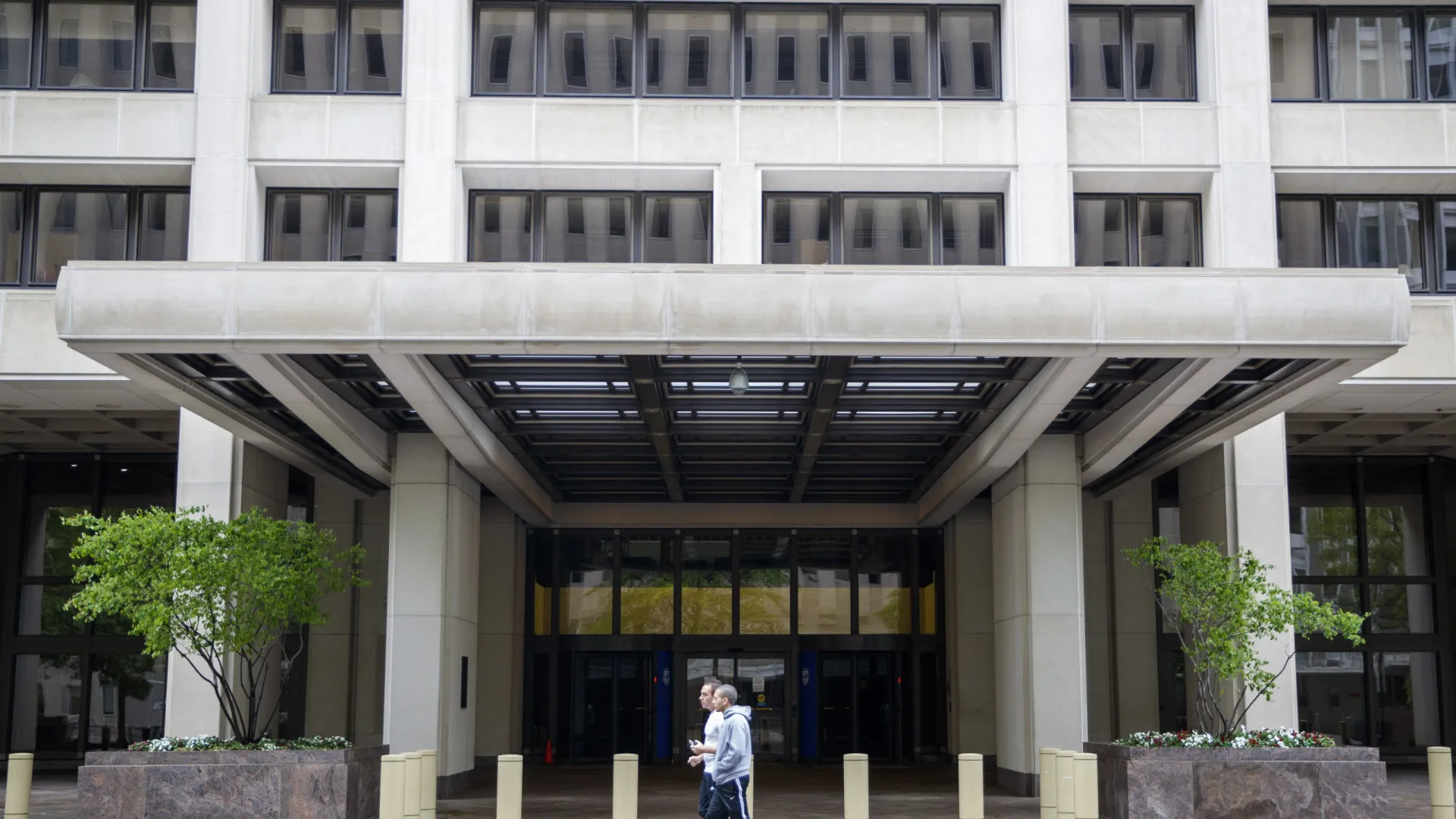 
                    Banco Mundial: Angola e Moçambique entre piores na relação dívida/riqueza
                