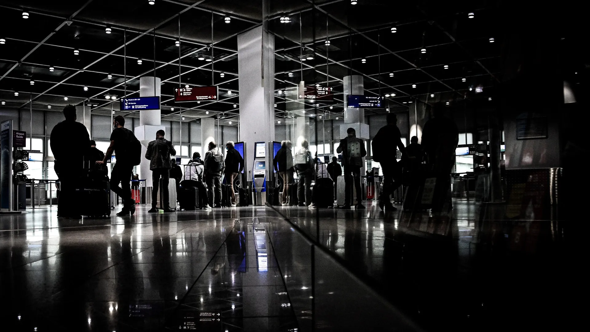 
                    GNR esclarece que são 24 a reforçar o aeroporto de Lisboa na terça-feira
                
