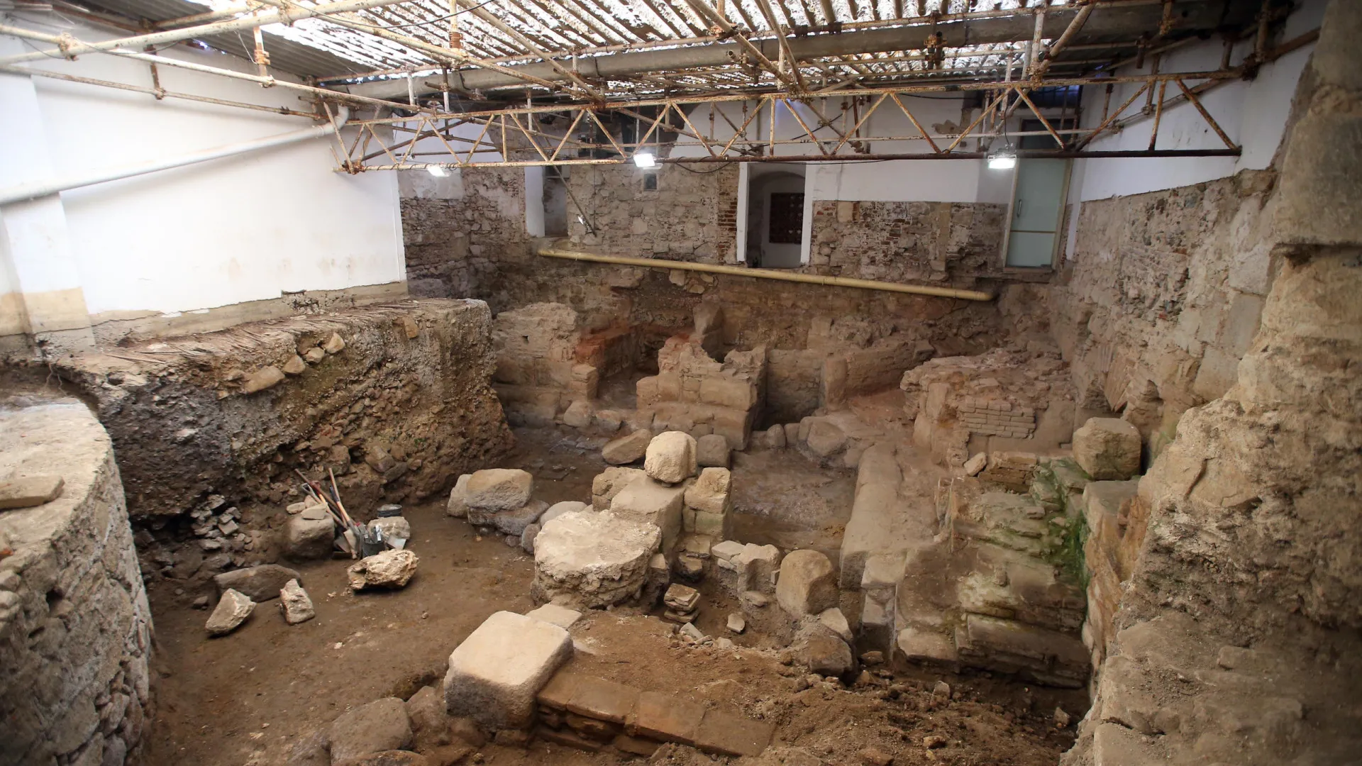 
                    Évora vai requalificar termas romanas com investimento de 1,2 mil milhões
                