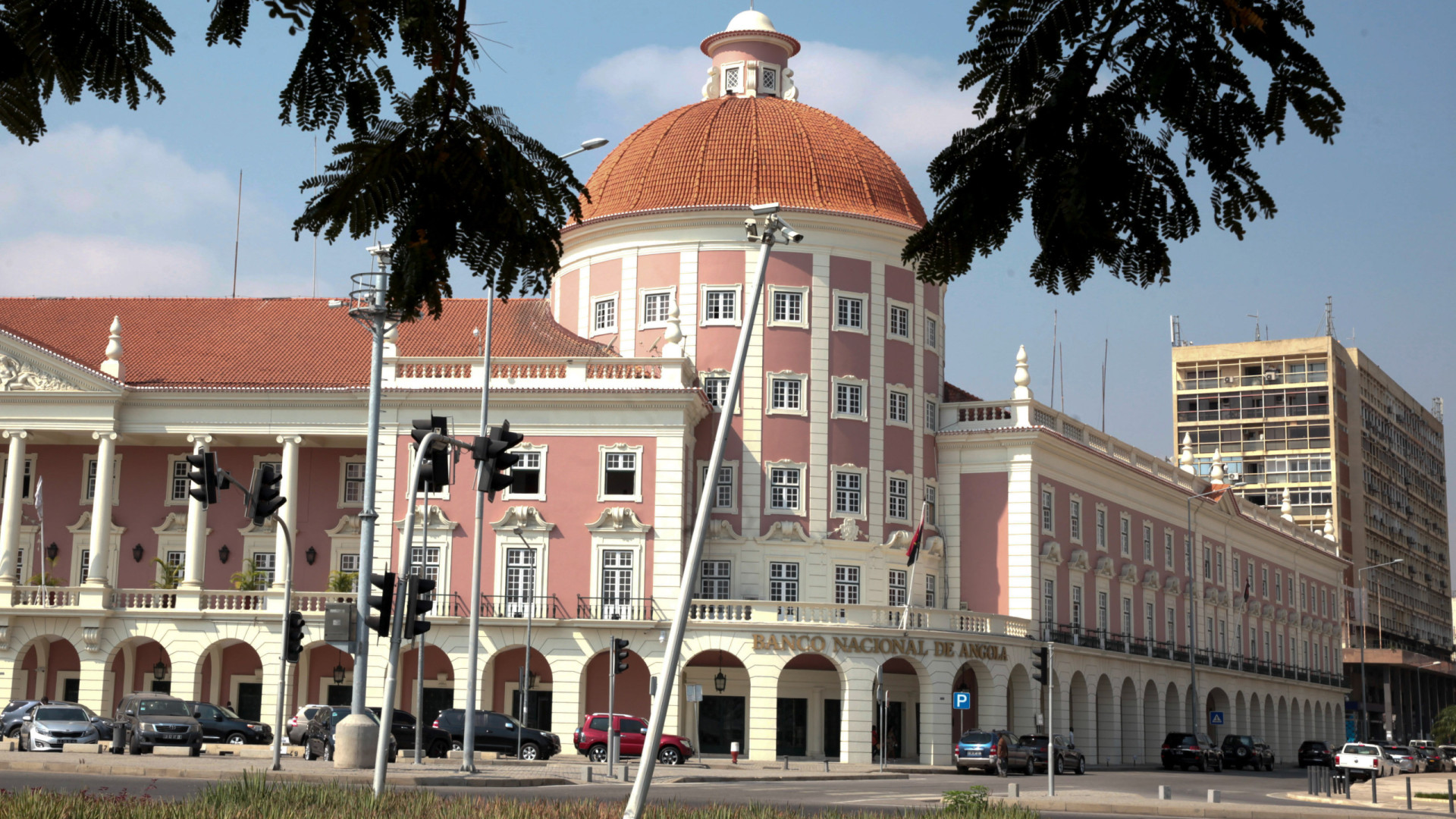 Banco central angolano mantém previsões de inflação nos 17,5%