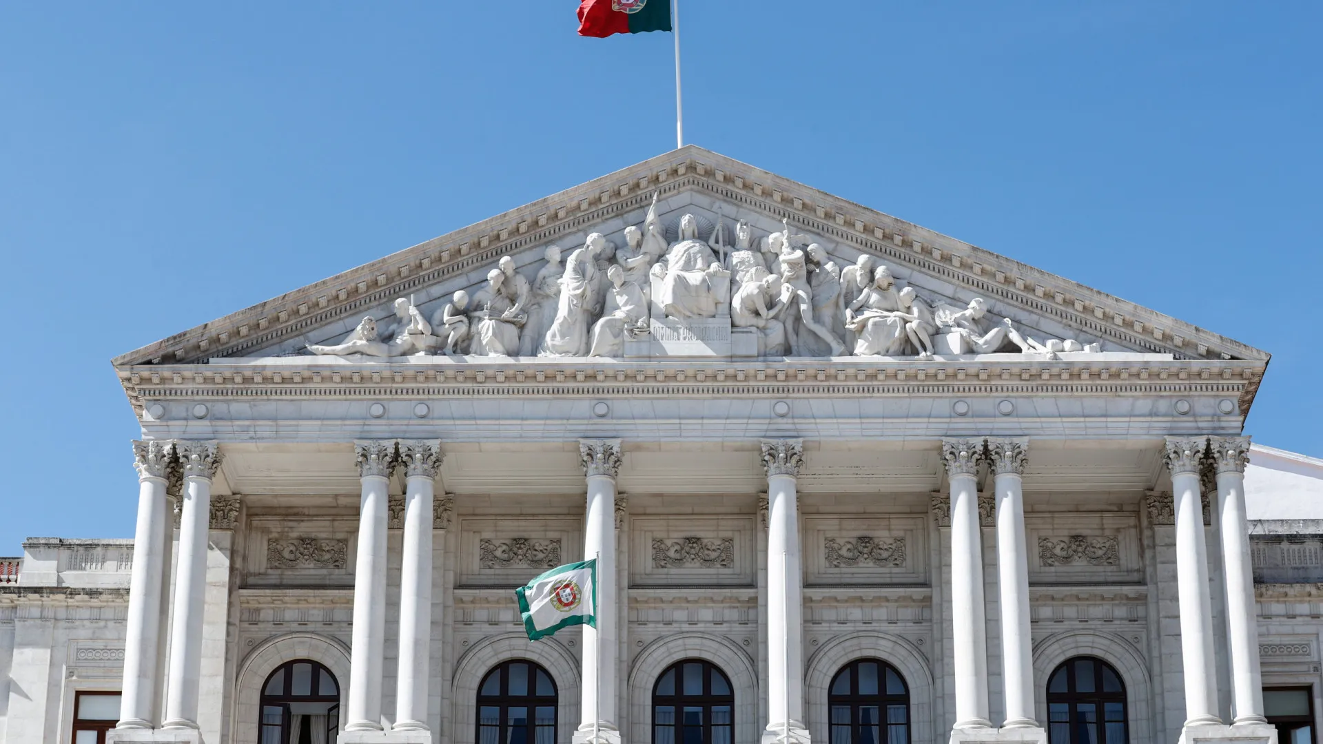 
                    Associação Zero pede ao Parlamento que dê o exemplo e reduza emissões
                