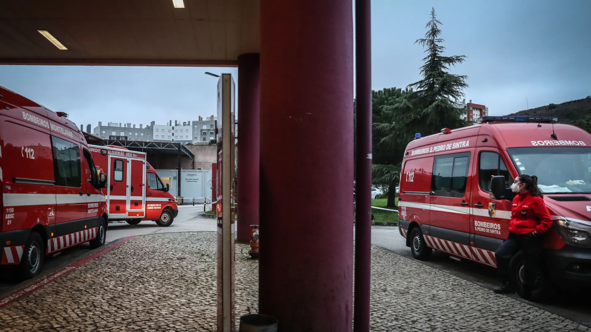 
                    Doentes urgentes esperam hoje mais de 14 horas no Amadora-Sintra
                
