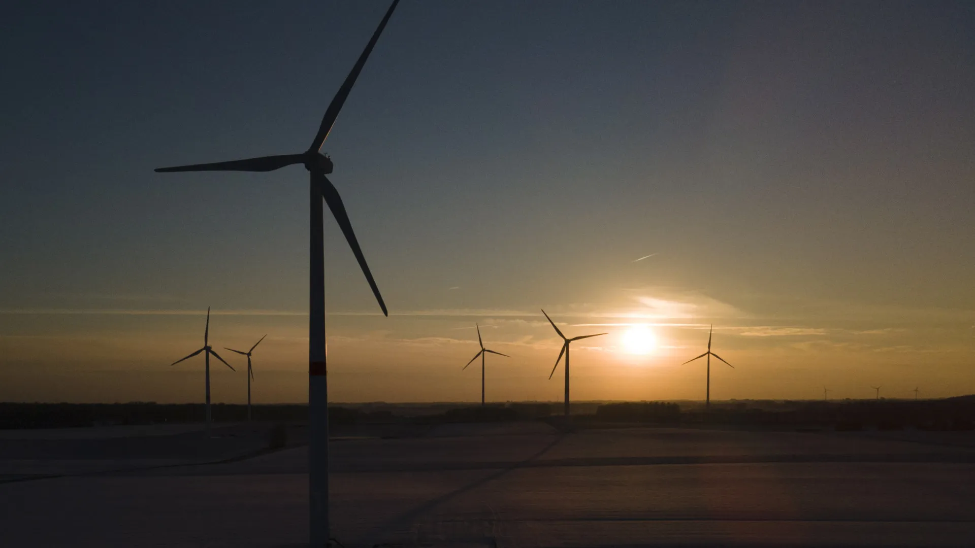 
                    Europa investe 45 mil milhões em eólicas com implementação aquém de metas
                