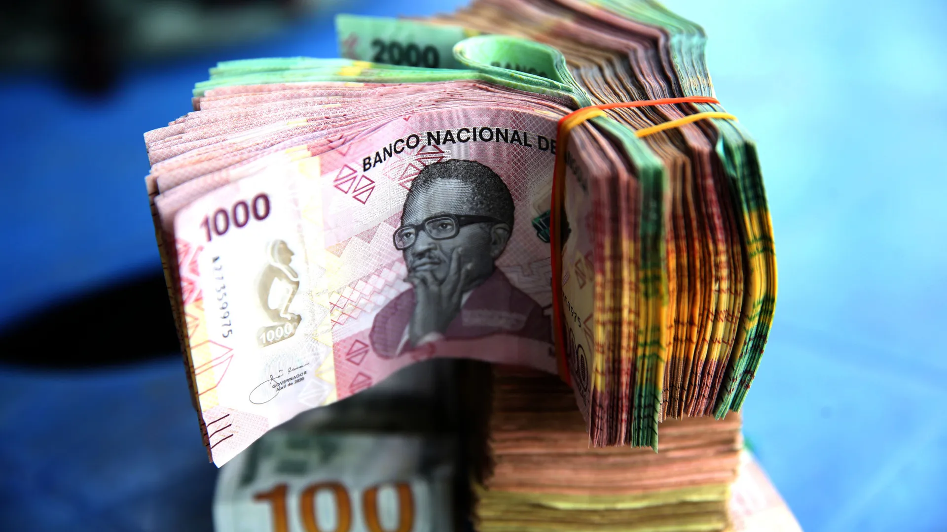 
                    Dívida externa angolana é de 38,7 mil milhões com reembolso de nove anos
                